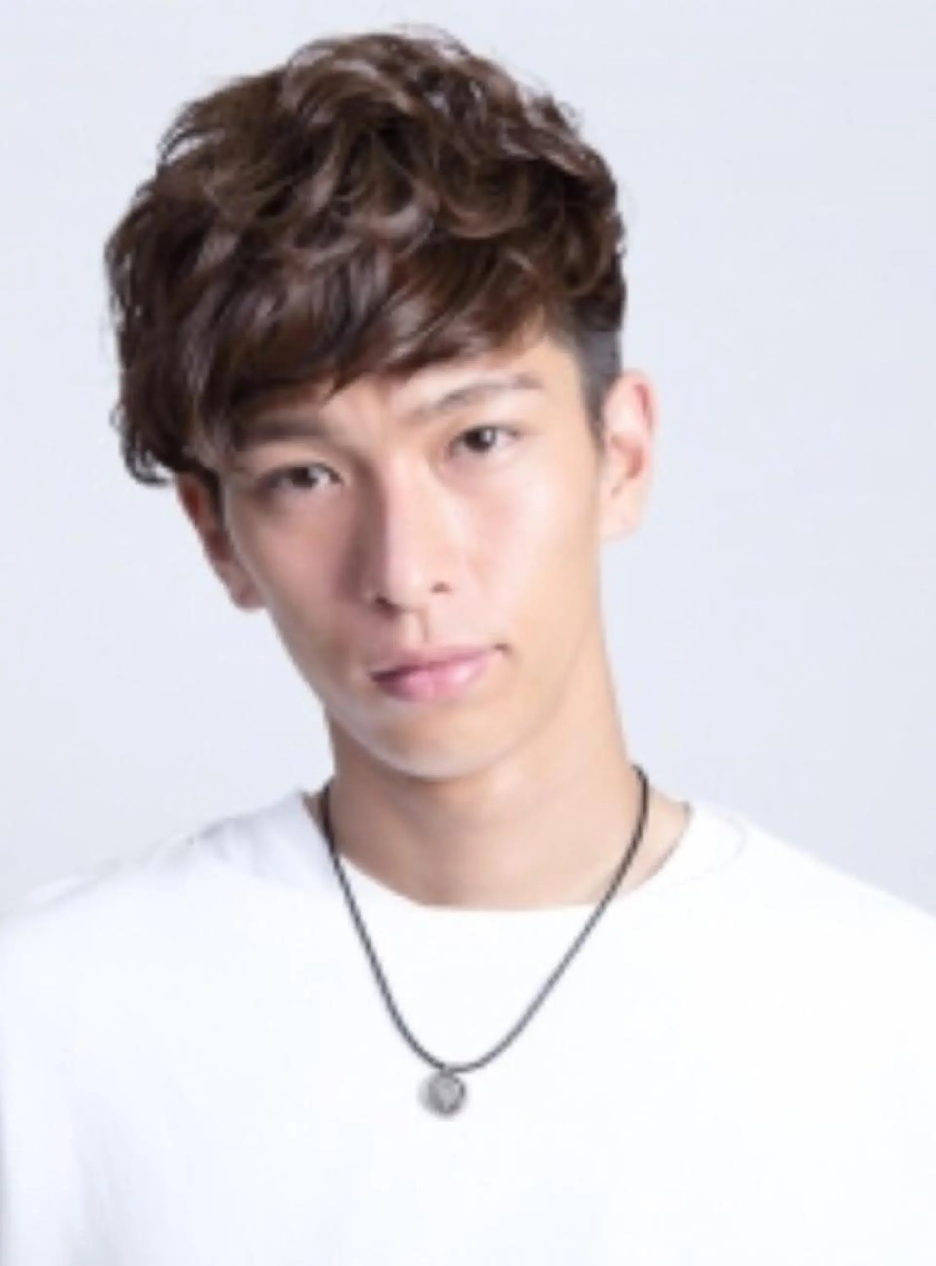 ショート カラー メンズ メンズパーマ ブリーチカラー🌈 嘉名 真樹のヘアスタイル