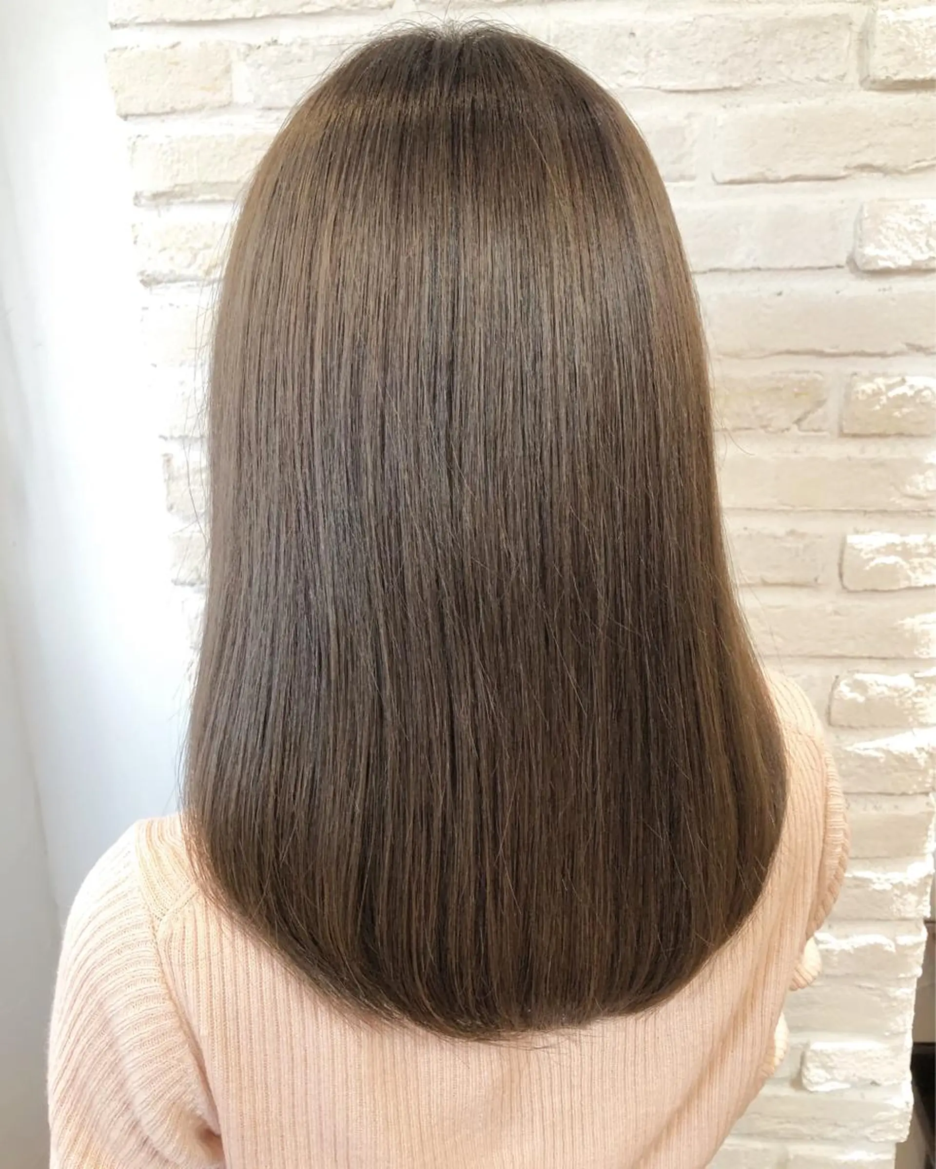 セミロング カラー パーマ ヘアアレンジ グレージュ カーキグレージュ 遠藤 拓馬のヘアスタイル