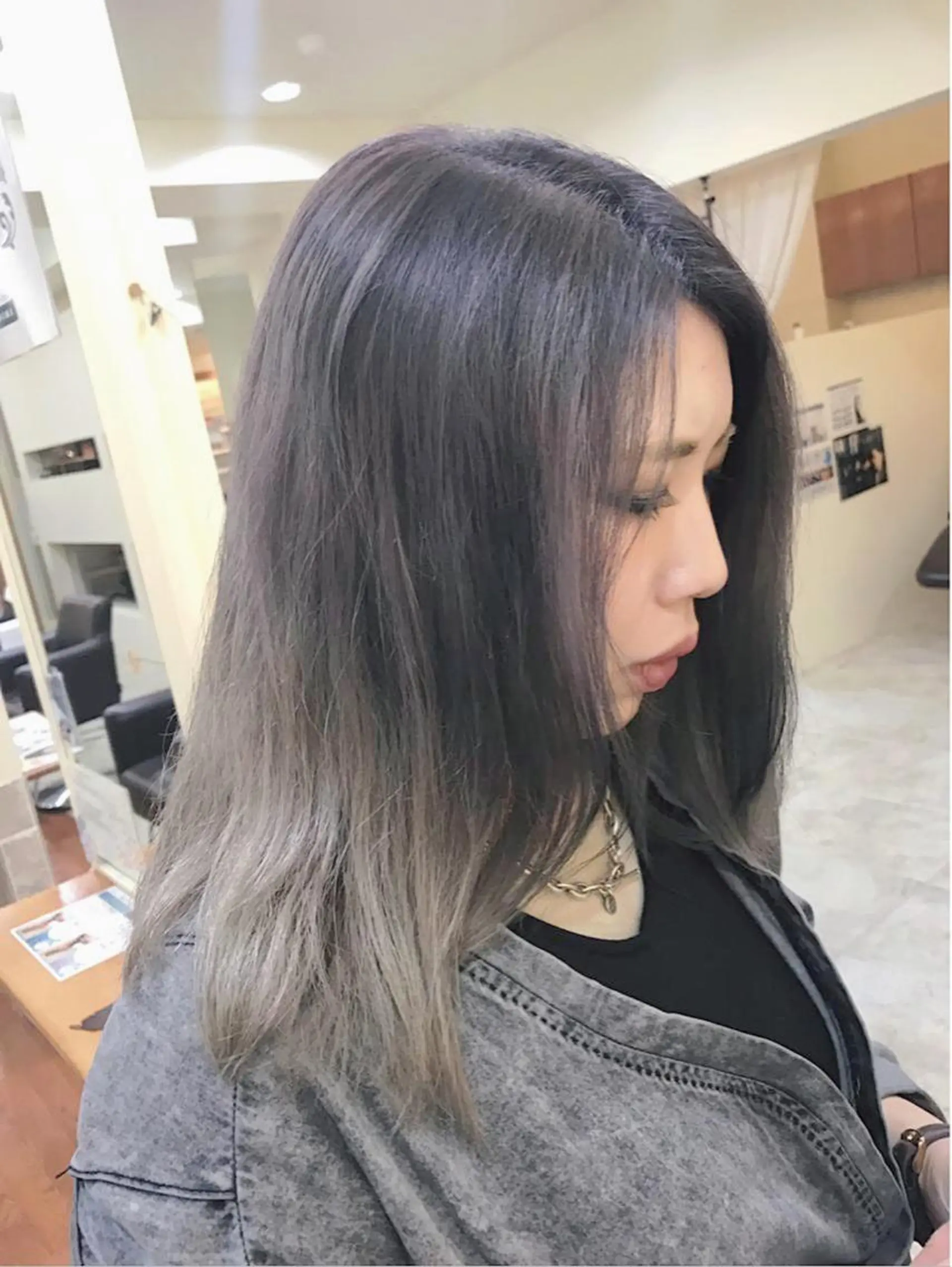 セミロング カラー ベージュカラー ブリーチ グレージュ 土居 正季のヘアスタイル