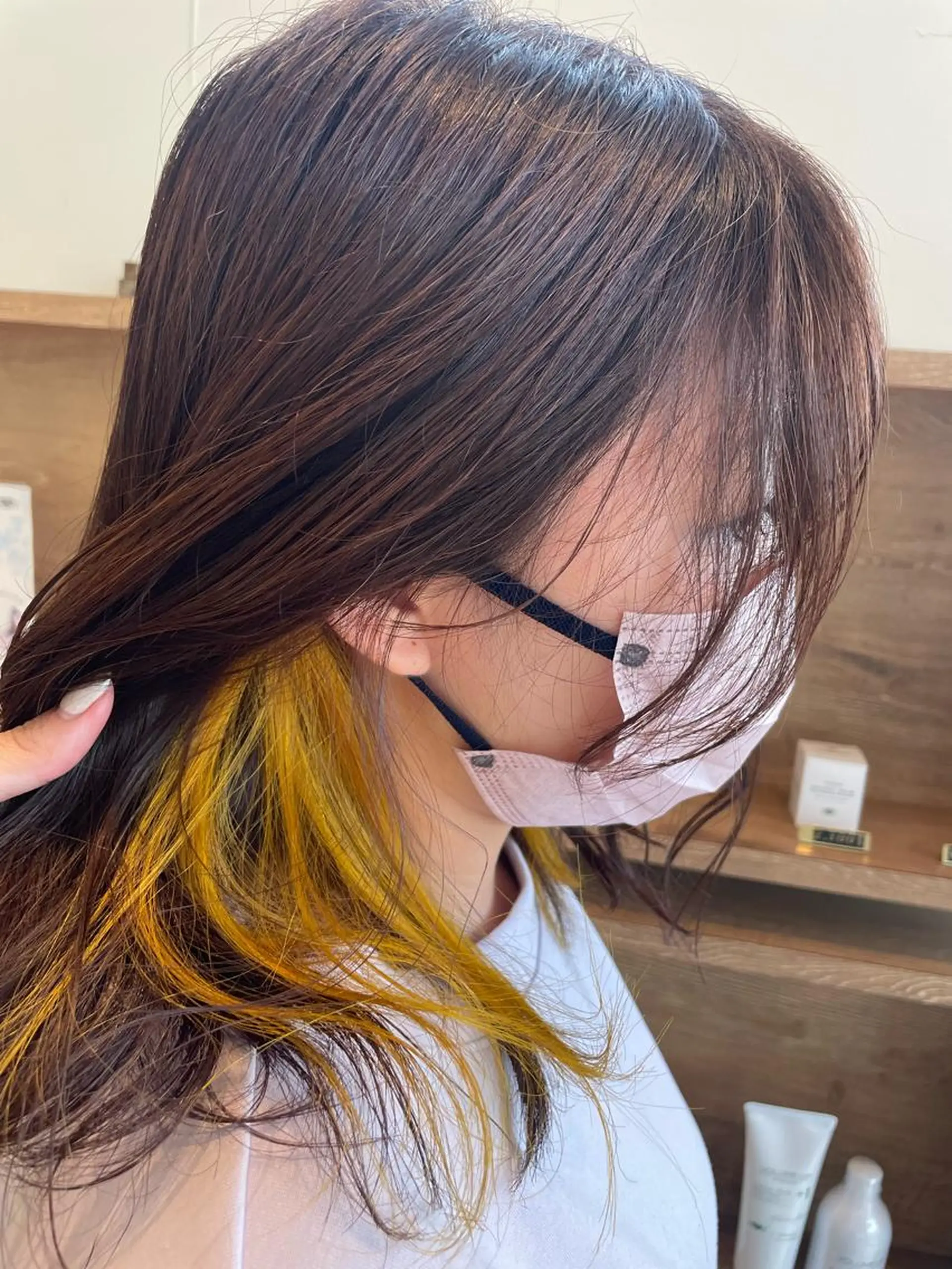 ミディアム カラー イエローカラー EARTH中島 秋桜久のヘアスタイル