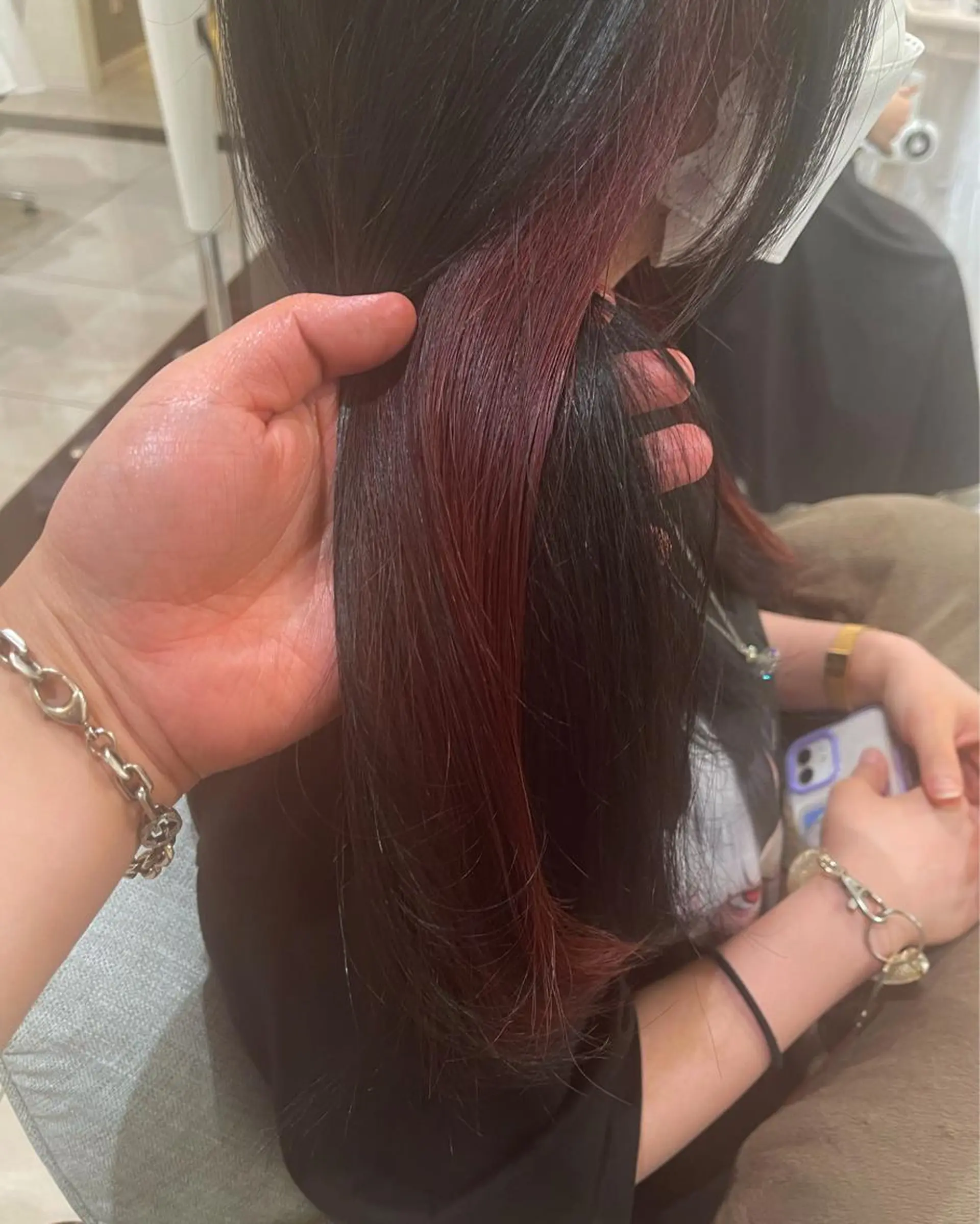 カラー 濱田輝レイヤー 韓国風 ハイトーンのヘアスタイル