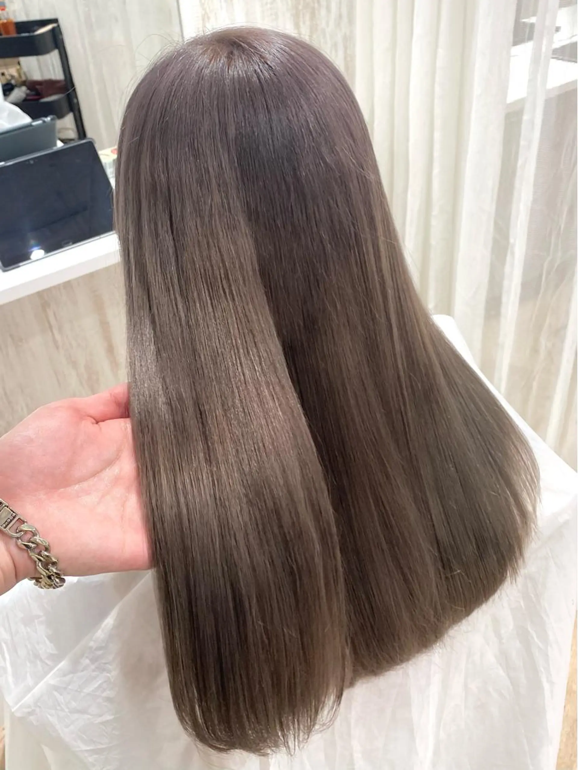 ミディアム カラー パーマ  渡部 妃月のヘアスタイル