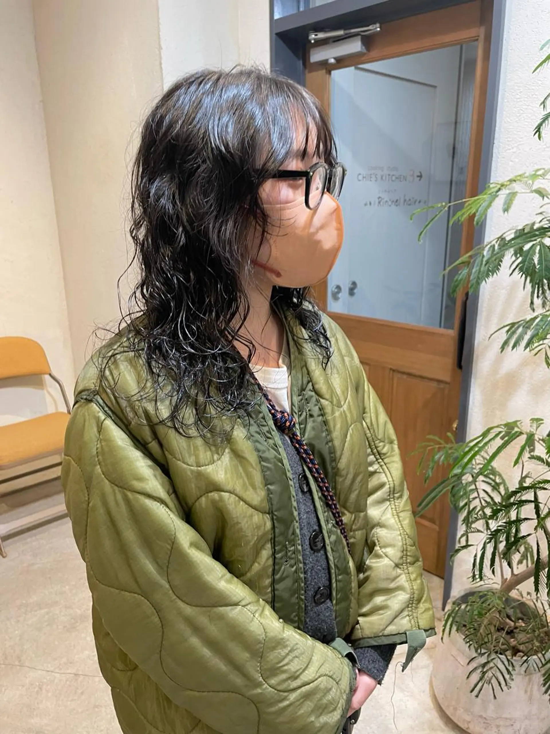 ロング パーマ Rin:nel hair所属・Takanishi くすみベージュカラーのヘアスタイル