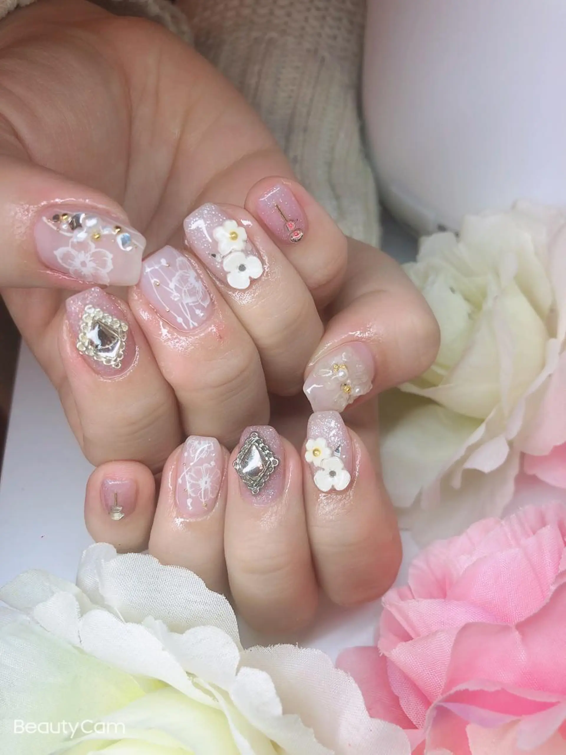 ミディアム ネイル ハンドネイル 長さ出し専門 nynaのネイルデザイン