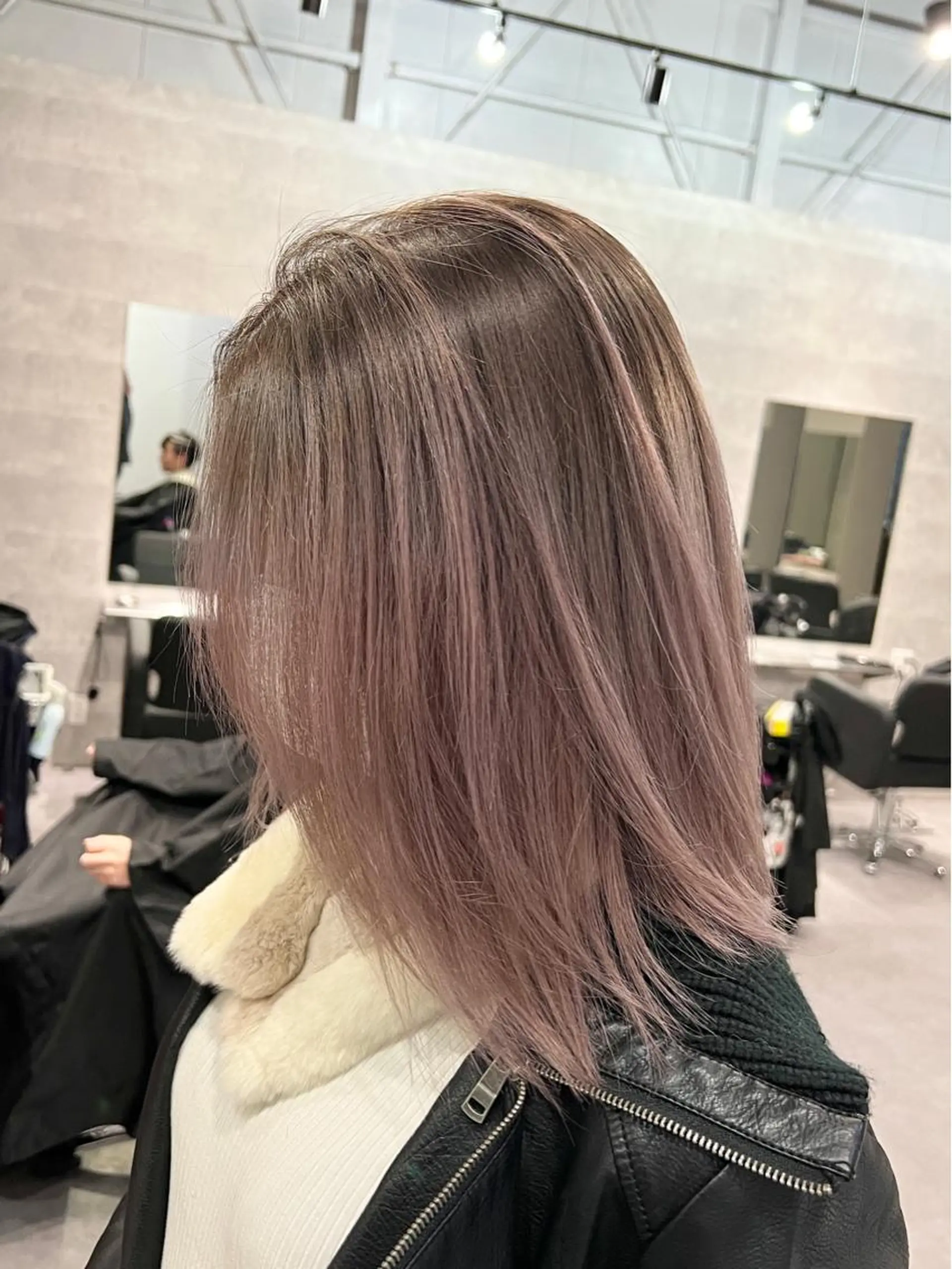 ミディアム カラー バレイヤージュ ベージュカラー ブリーチ ケアブリーチ ダブルカラー Via officialのヘアスタイル