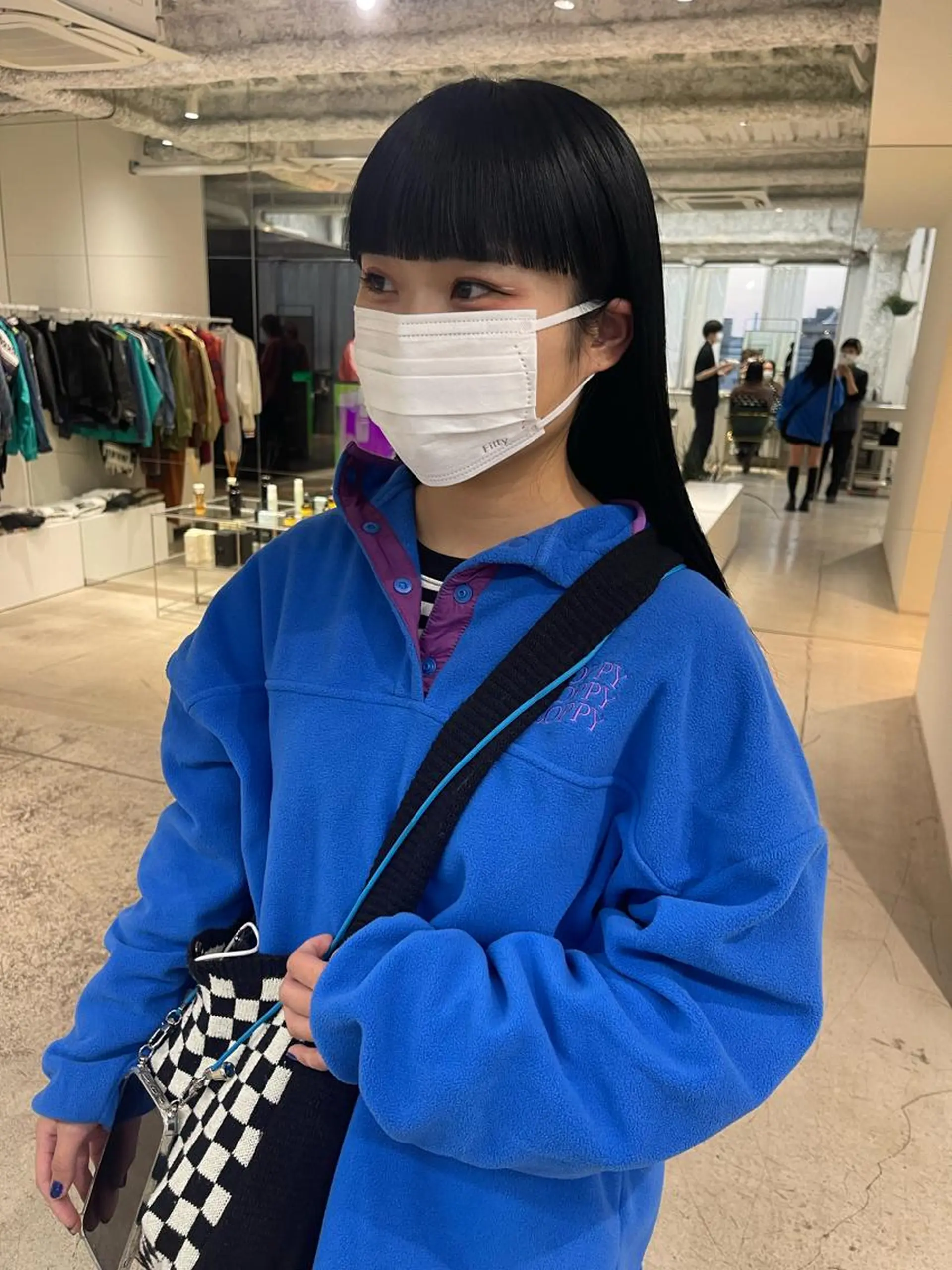 セミロング oma 袮次金 鈴香のヘアスタイル