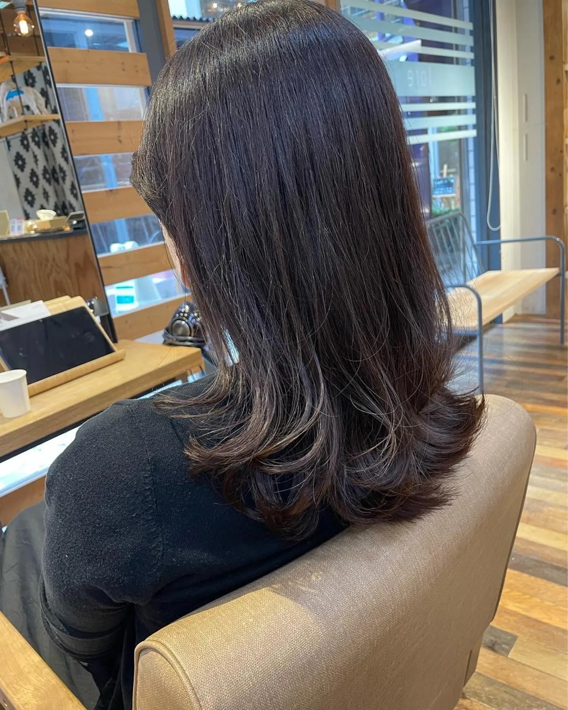 セミロング カラー あずまぐち めぐみのヘアスタイル