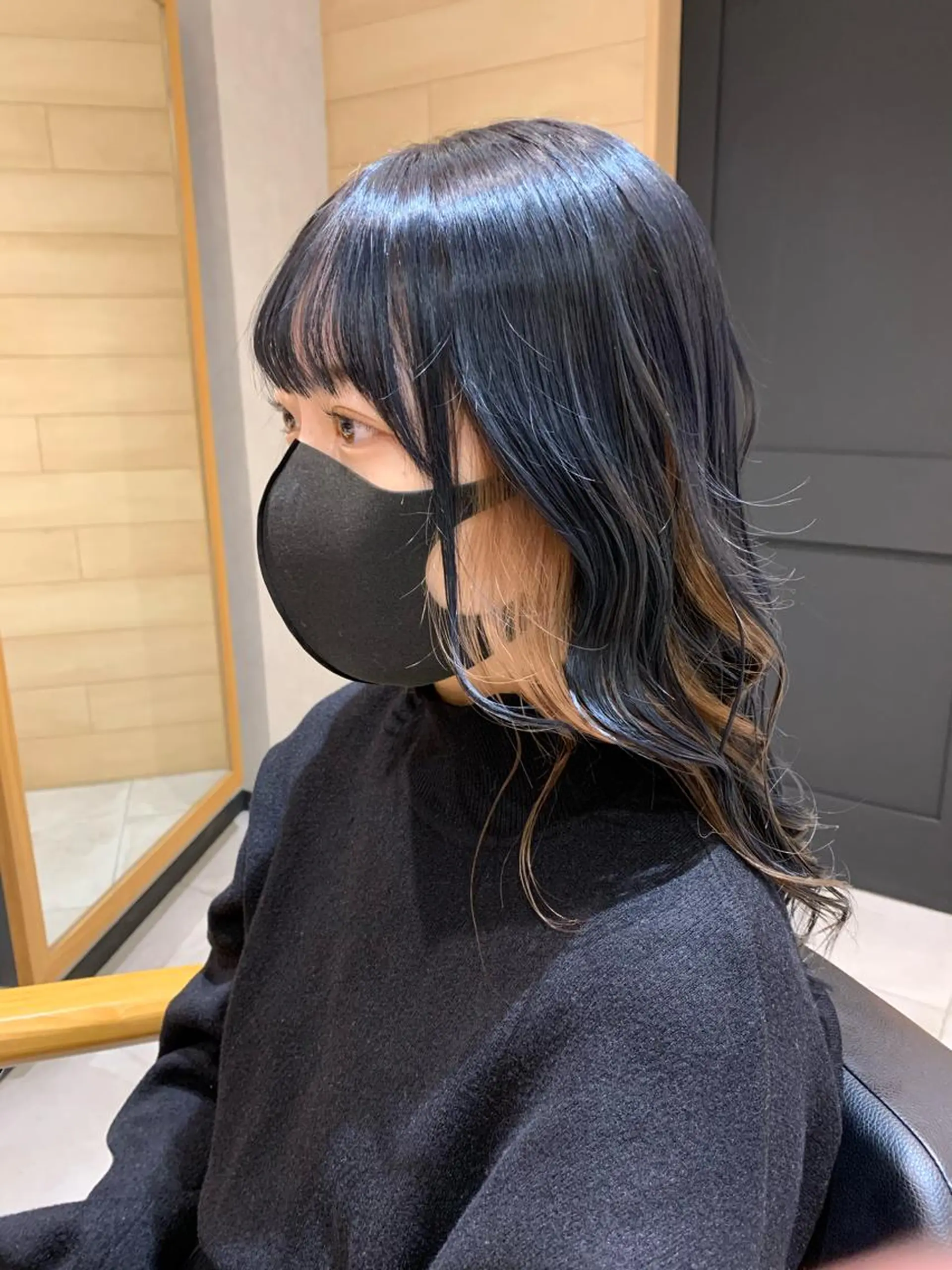 カラー ベージュカラー 黒髪 ブルーカラー ブルーブラック インナーカラー 名古屋／デザイン／ ブリーチ/松井亮磨のヘアスタイル