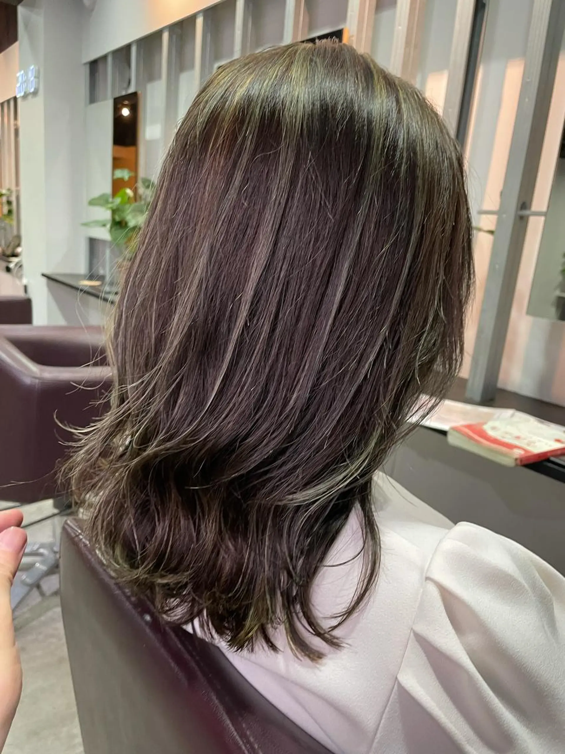 セミロング 【レイヤーカット】 関根【コテ巻パーマ】のヘアスタイル