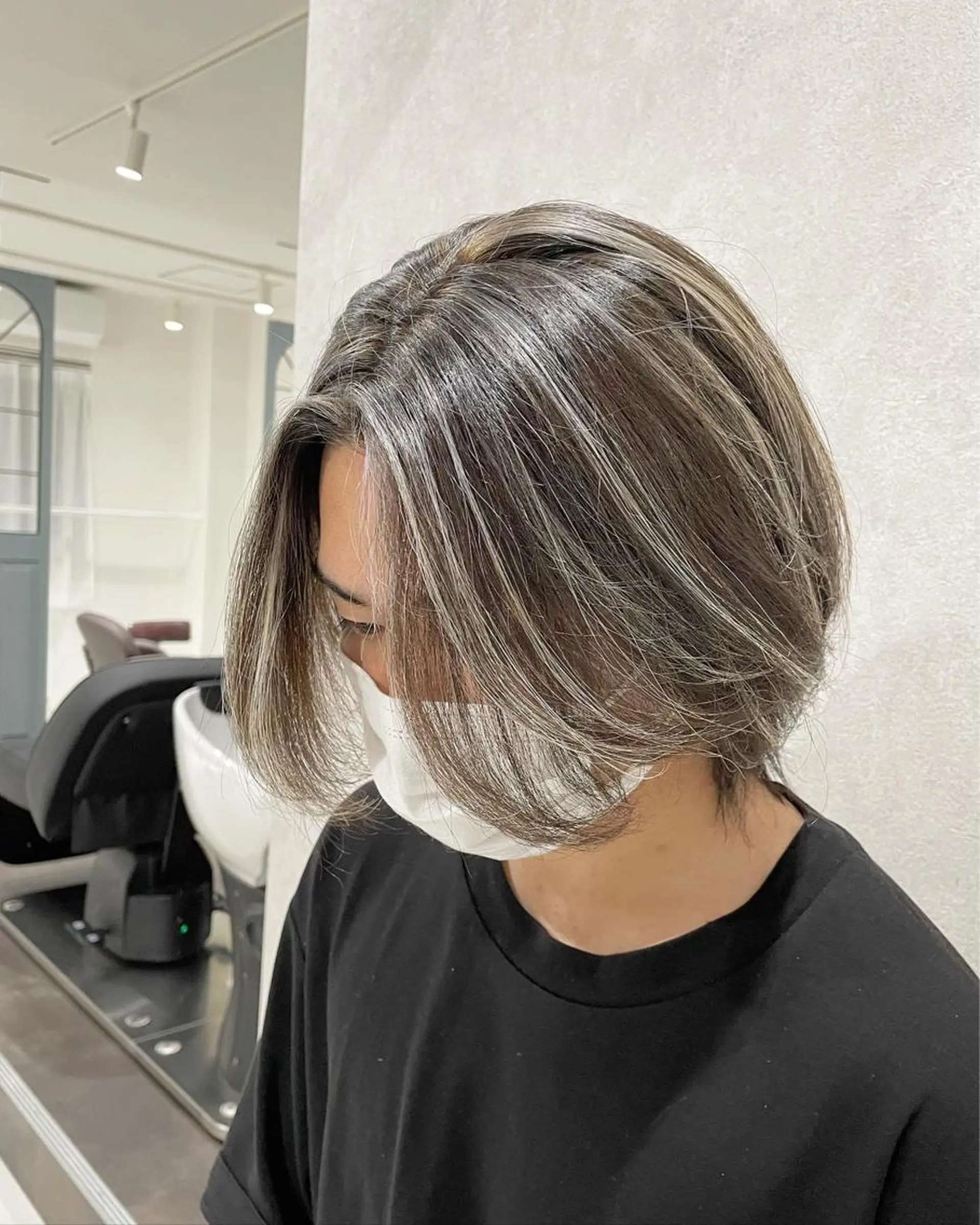 ミディアム メンズ センターパート メンズハイライト メンズ韓国風 メンズメッシュ アッシュ カット ヘアカラー シェアサロン〜糸ito〜所属・Hiro ヒロのヘアスタイル