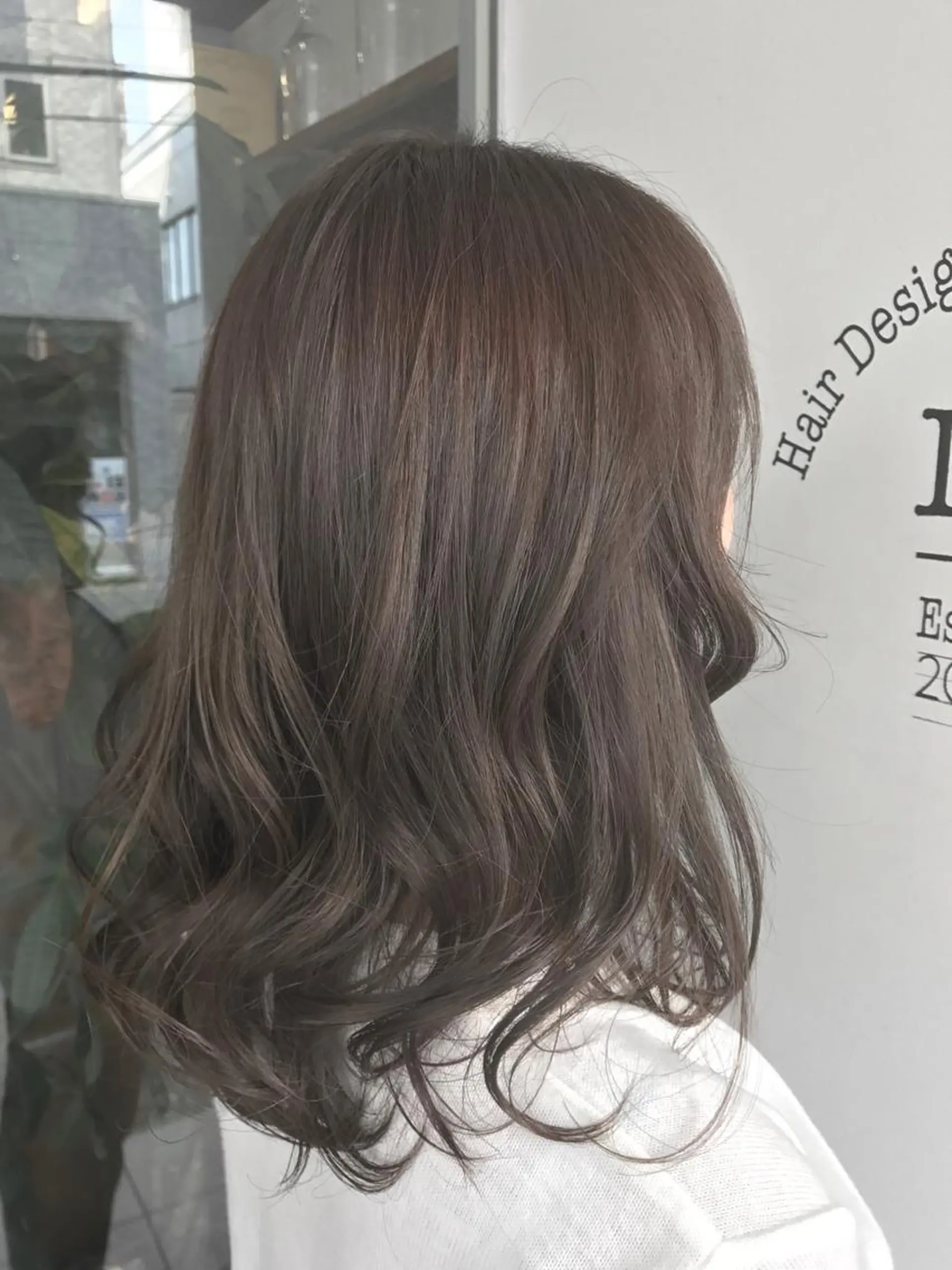 セミロング カラー グレージュ ひろせ かなのヘアスタイル