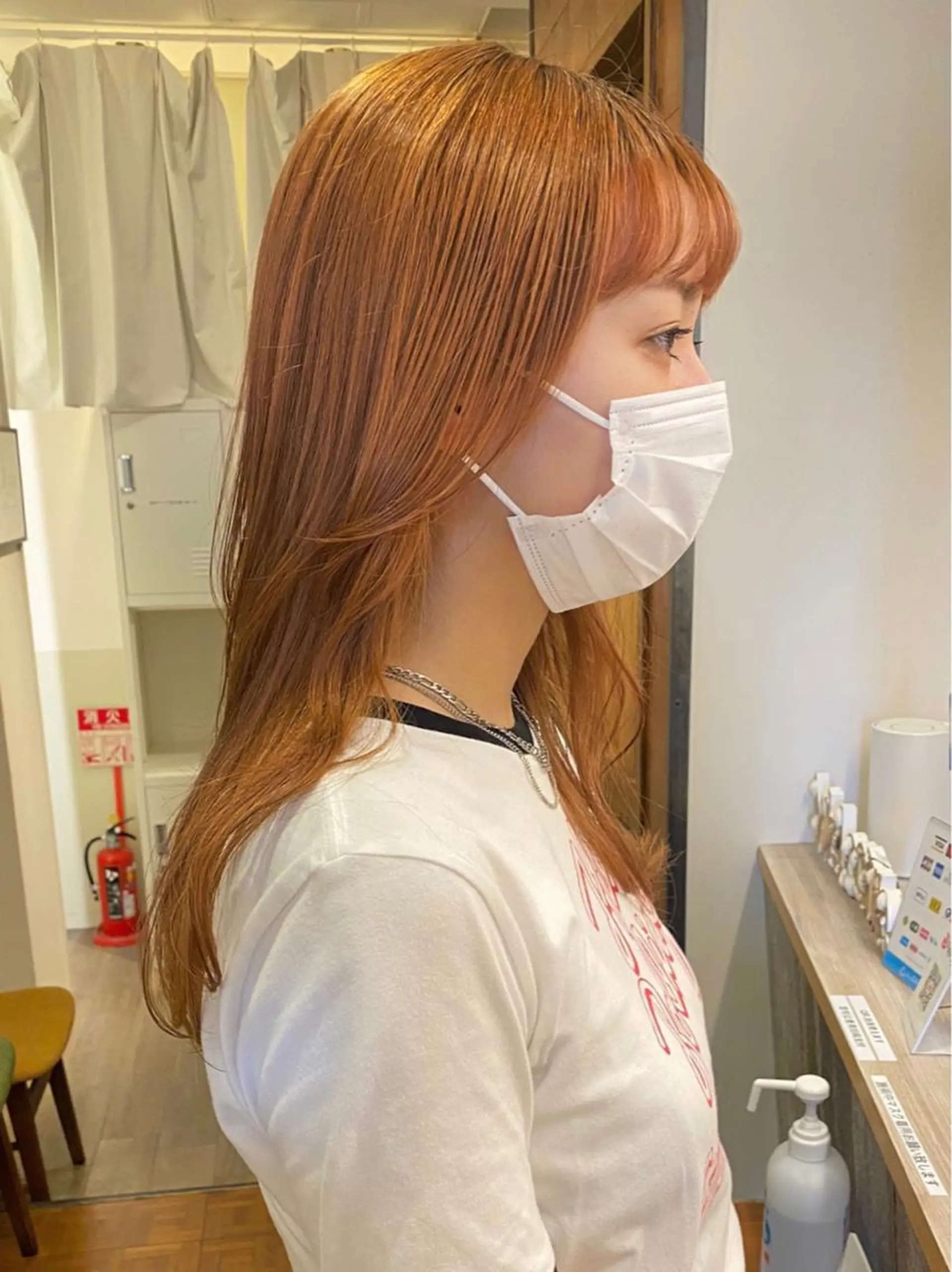 セミロング カラー ANNA /艶髪/ハイトーンのヘアスタイル