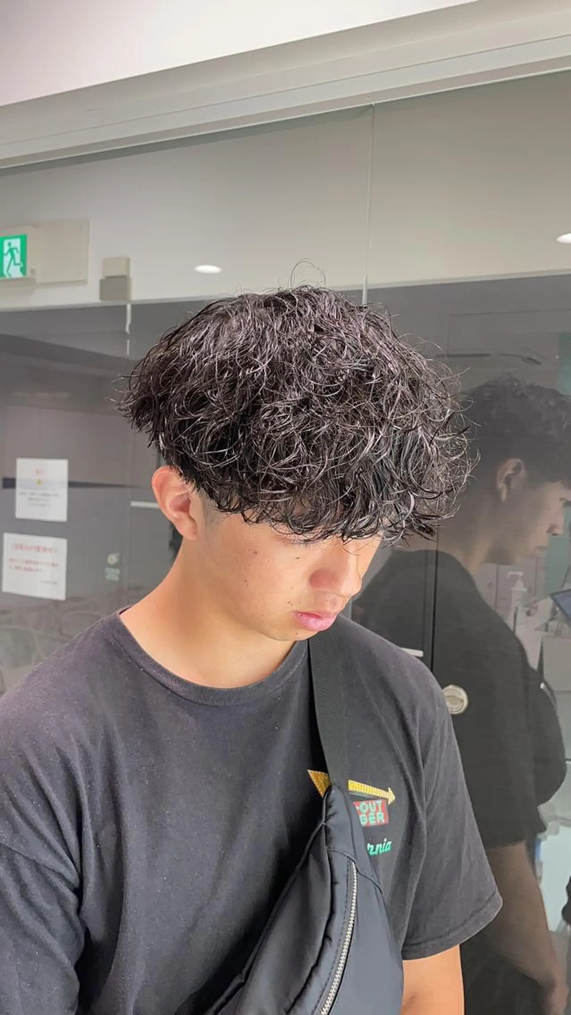 ショート パーマ ヘアアレンジ メンズ メンズパーマ 顔まわりカット の達人のヘアスタイル