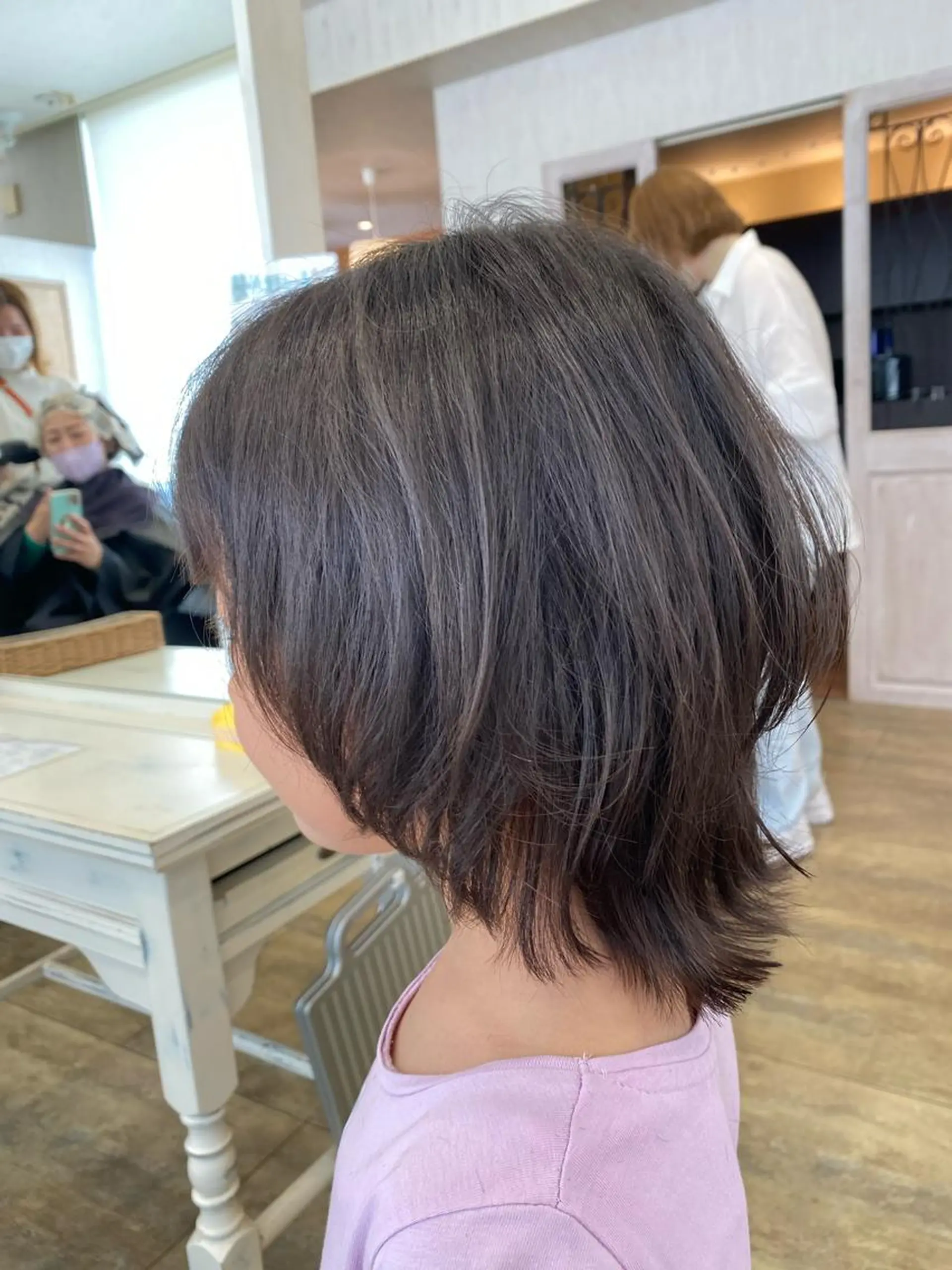 ミディアム ウルフカット 大島 瑞穂　ビズヘアーのマツエク・マツパデザイン