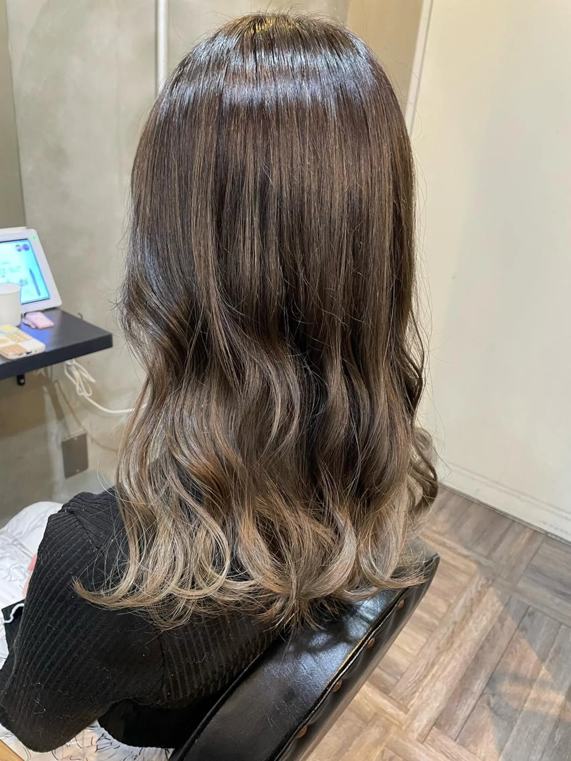 セミロング カラー バレイヤージュ レイヤーカット カット ヘアカラー トリートメント La fith 店長 城谷颯人のヘアスタイル