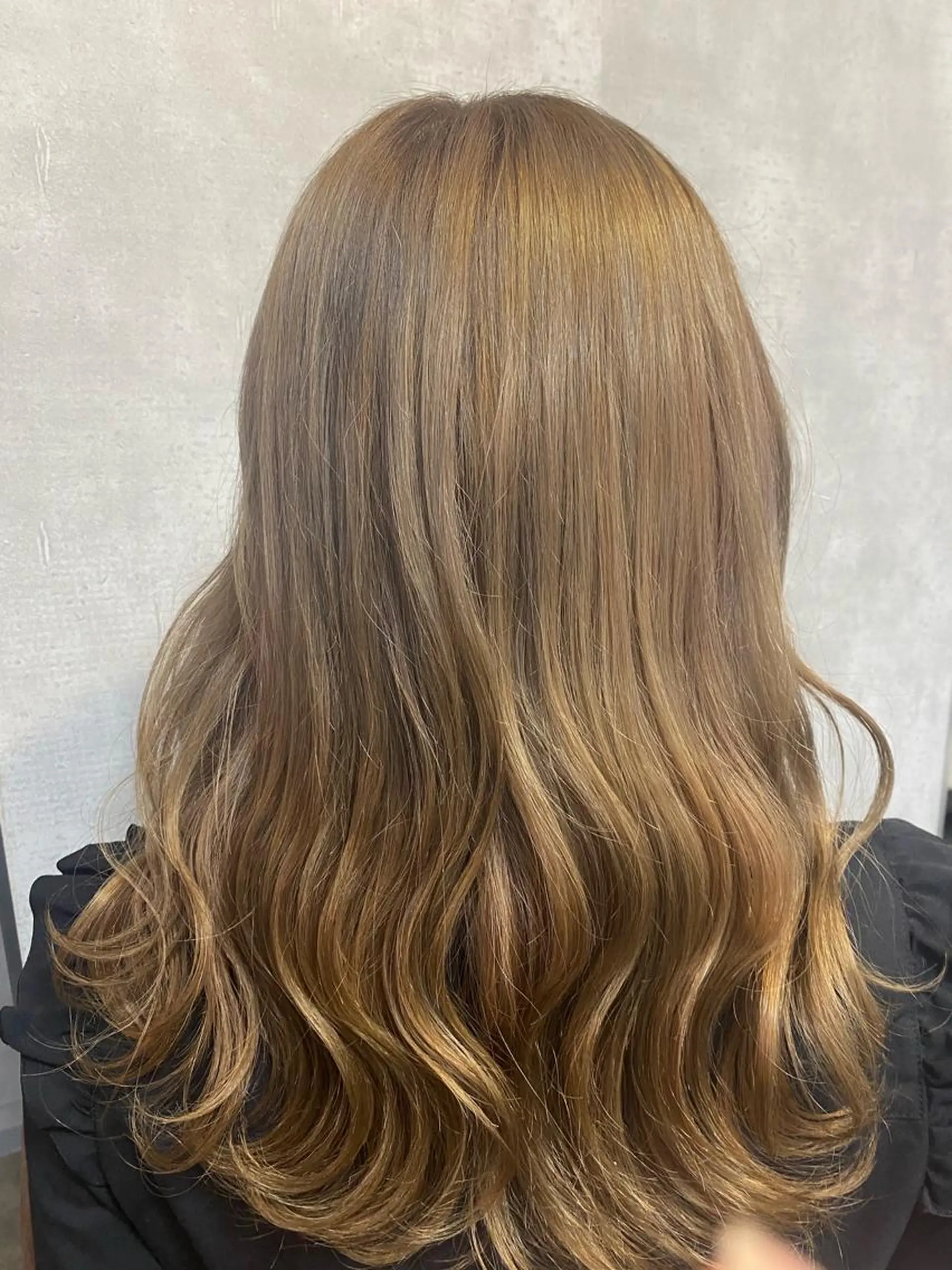 カラー ブリーチ fraise ginza所属・fraise 銀座 青木海都のヘアスタイル