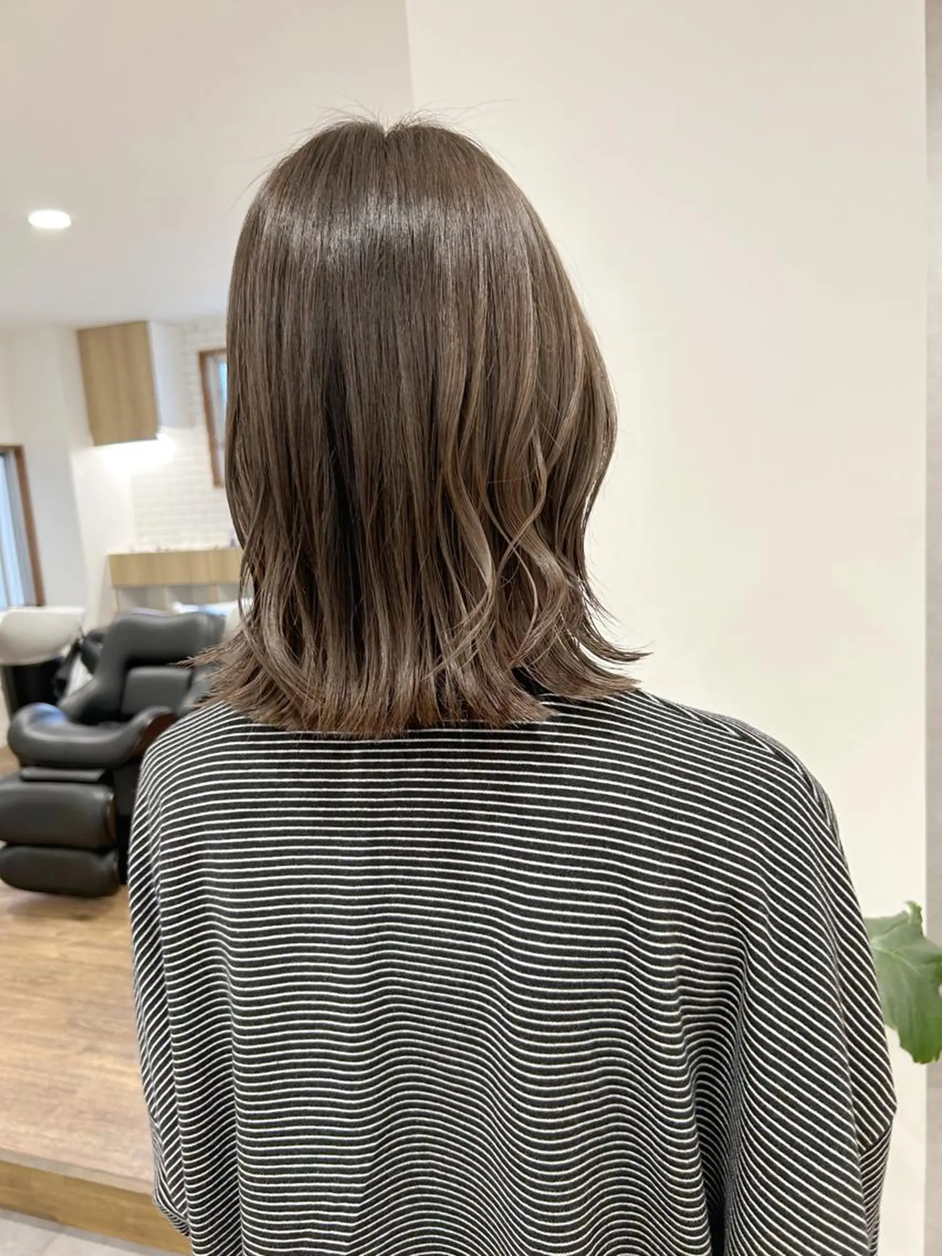 ミディアム カラー 切りっぱなしボブ アッシュ アッシュグレー アッシュグレージュ バレイヤージュ カット ヘアカラー トリートメント ボブ/ハイトーン 立川loose 下田のヘアスタイル