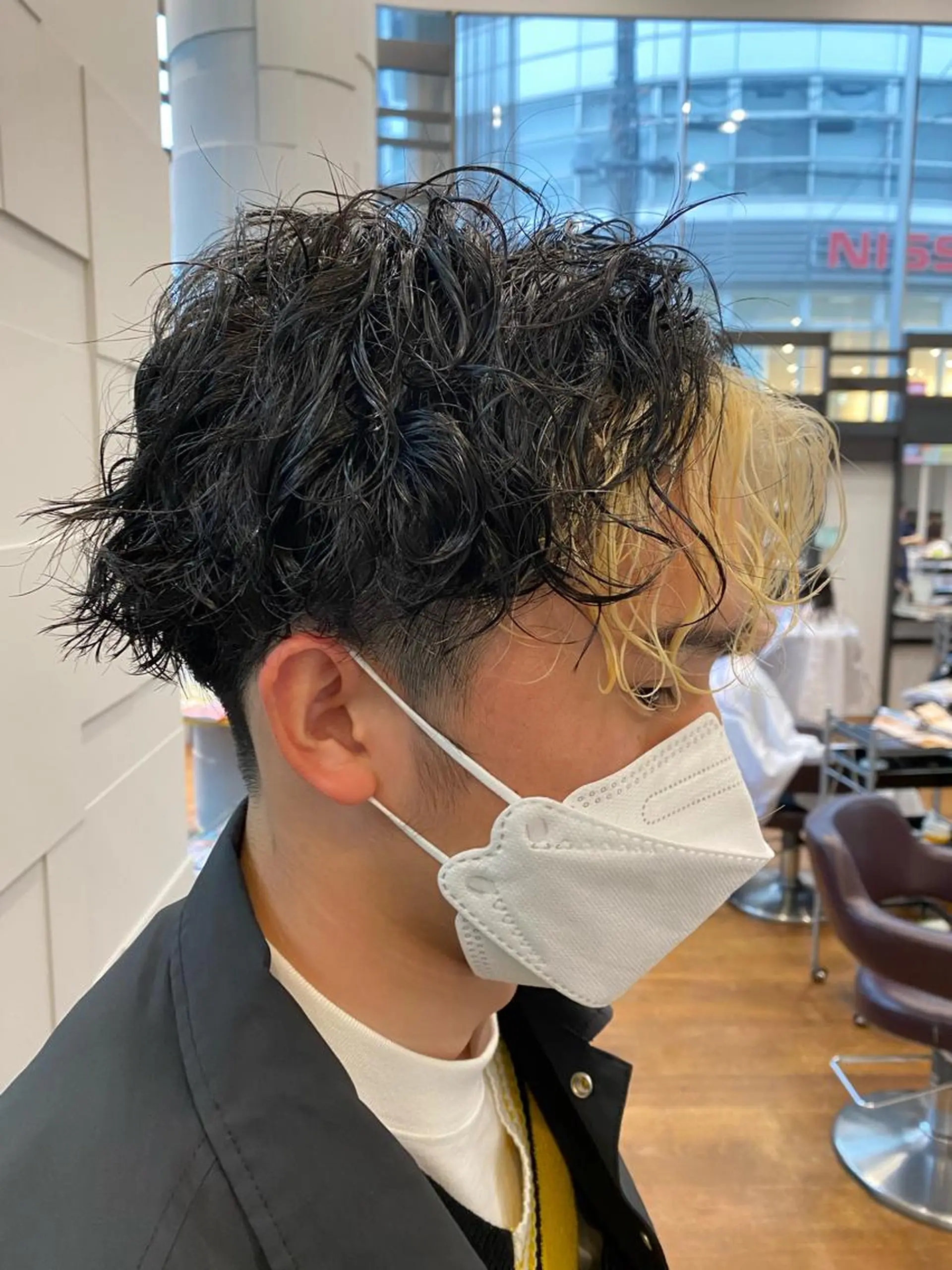 ショート カラー パーマ メンズ メンズブリーチ ブリーチ カット パーマ 井坂 卓真のヘアスタイル