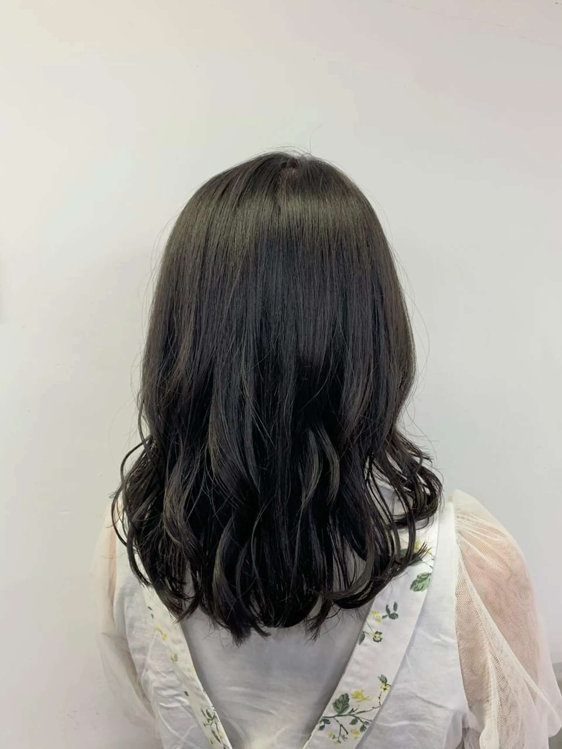 ミディアム パーマ 🩶透髪×モテ髪🩶 池袋SHE🏹🩶のヘアスタイル