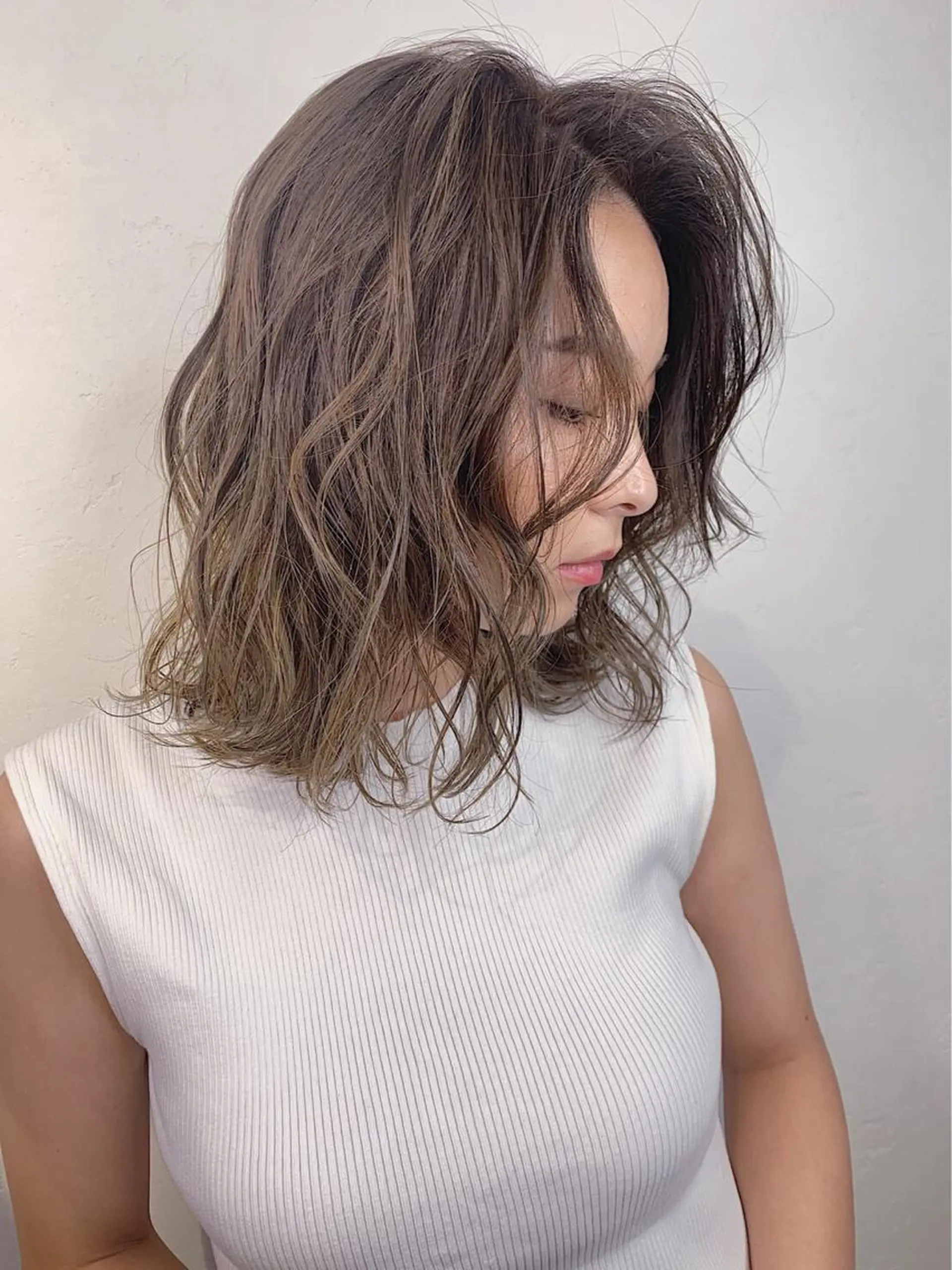 ミディアム カラー _WHITE＋ 南海難波店のヘアスタイル