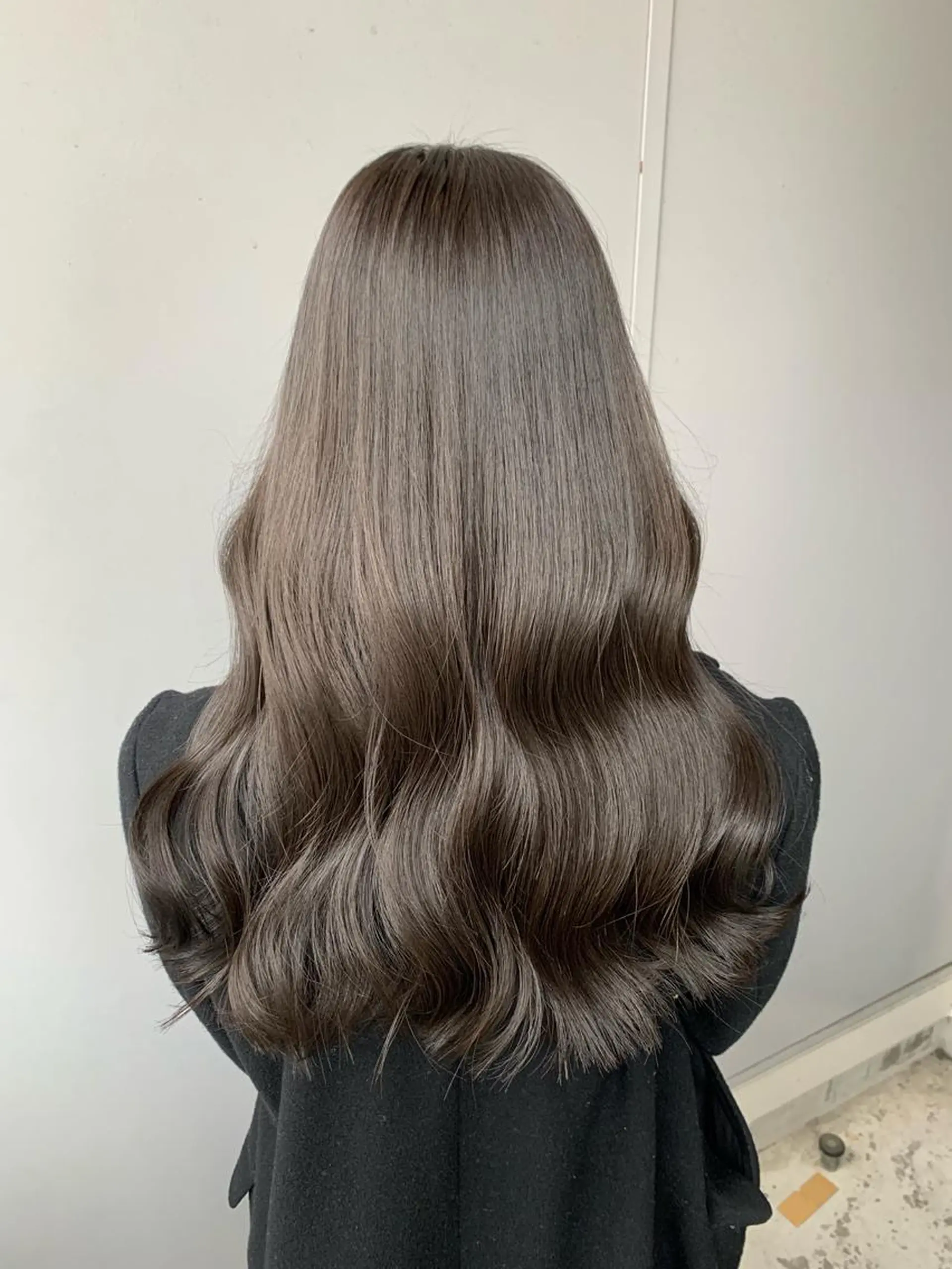 ロング カラー ブリーチ グレージュ ブリーチなしカラー ヘアカラー トリートメント ヘアセット 透明感カラー🤍 Kaitoのヘアスタイル