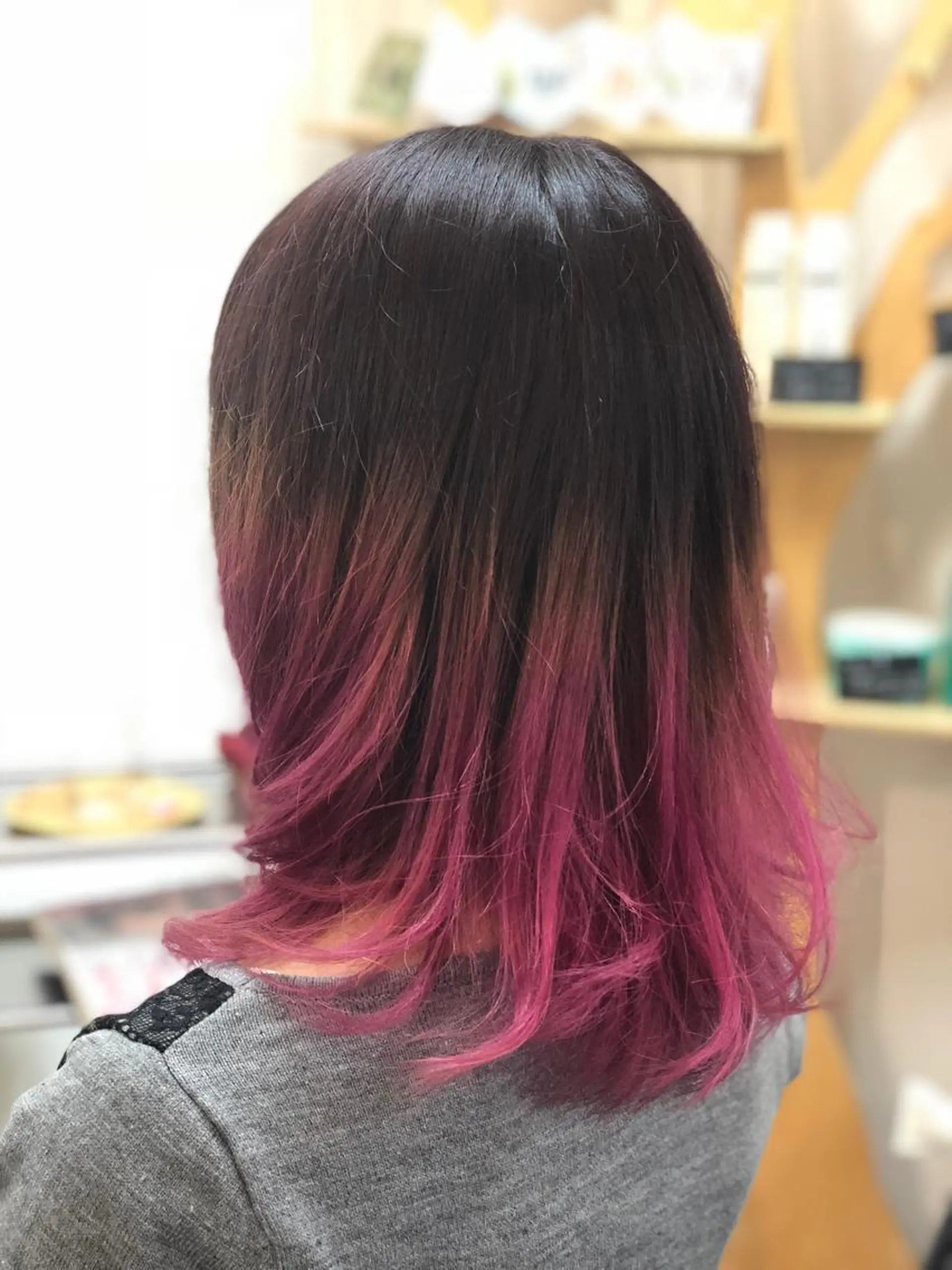 セミロング カラー ブリーチ グラデーションカラー ピンクカラー トリートメント carre hair 店長   中園　武士のヘアスタイル