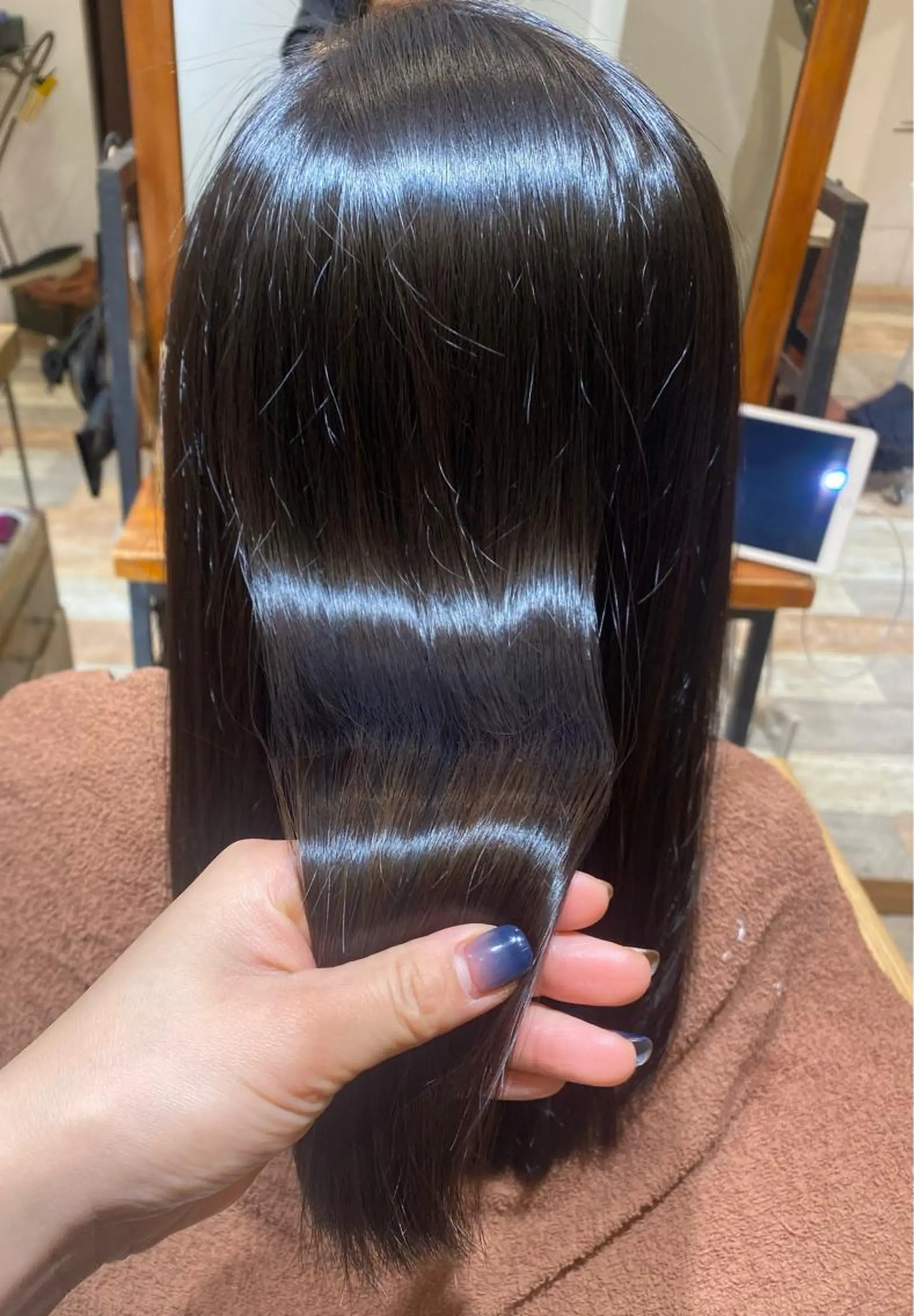 セミロング 美髪.艶髪.髪質改善 LoLo.サリのヘアスタイル