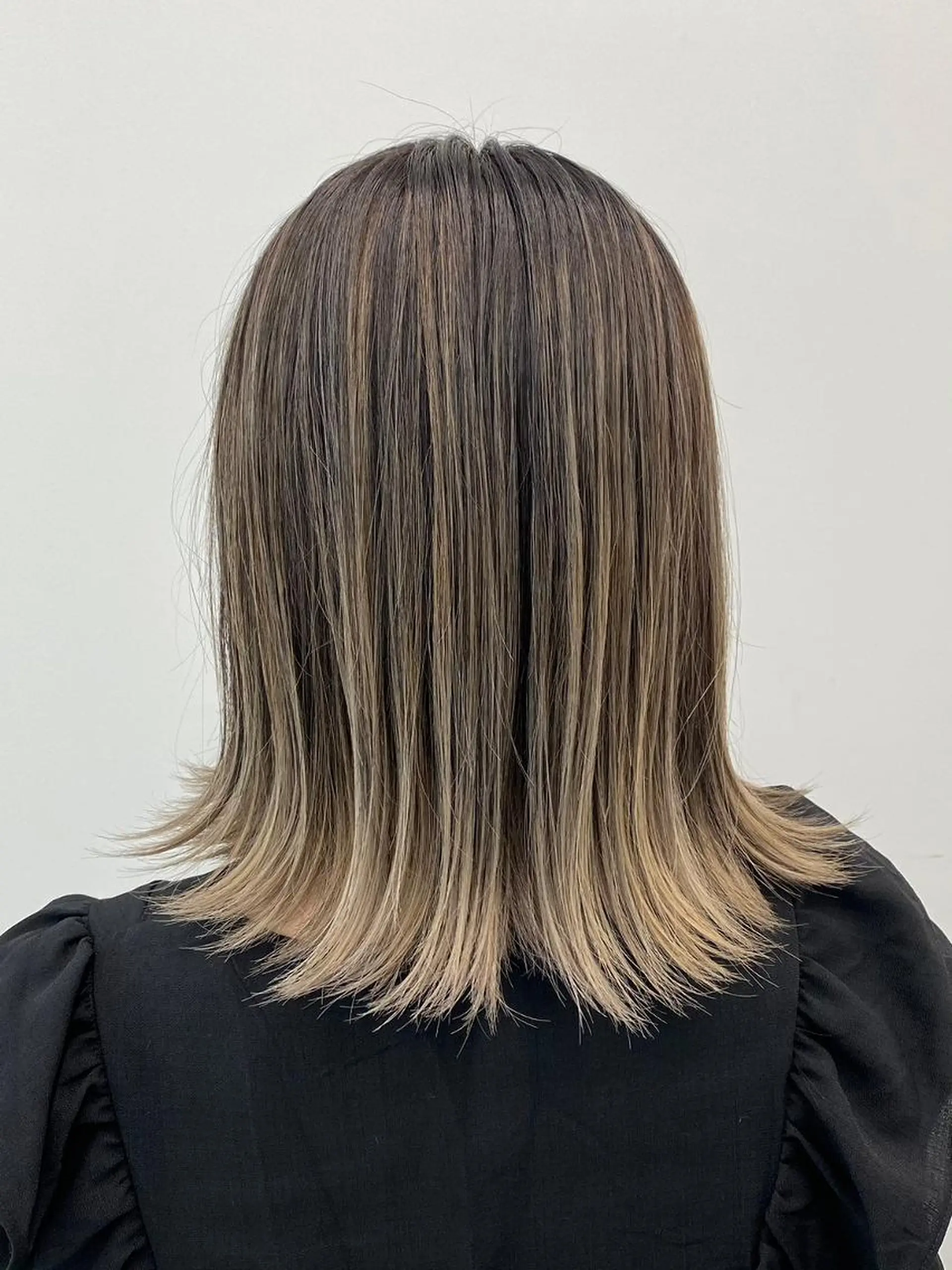 ミディアム 公式 Ease by amble luxeのヘアスタイル