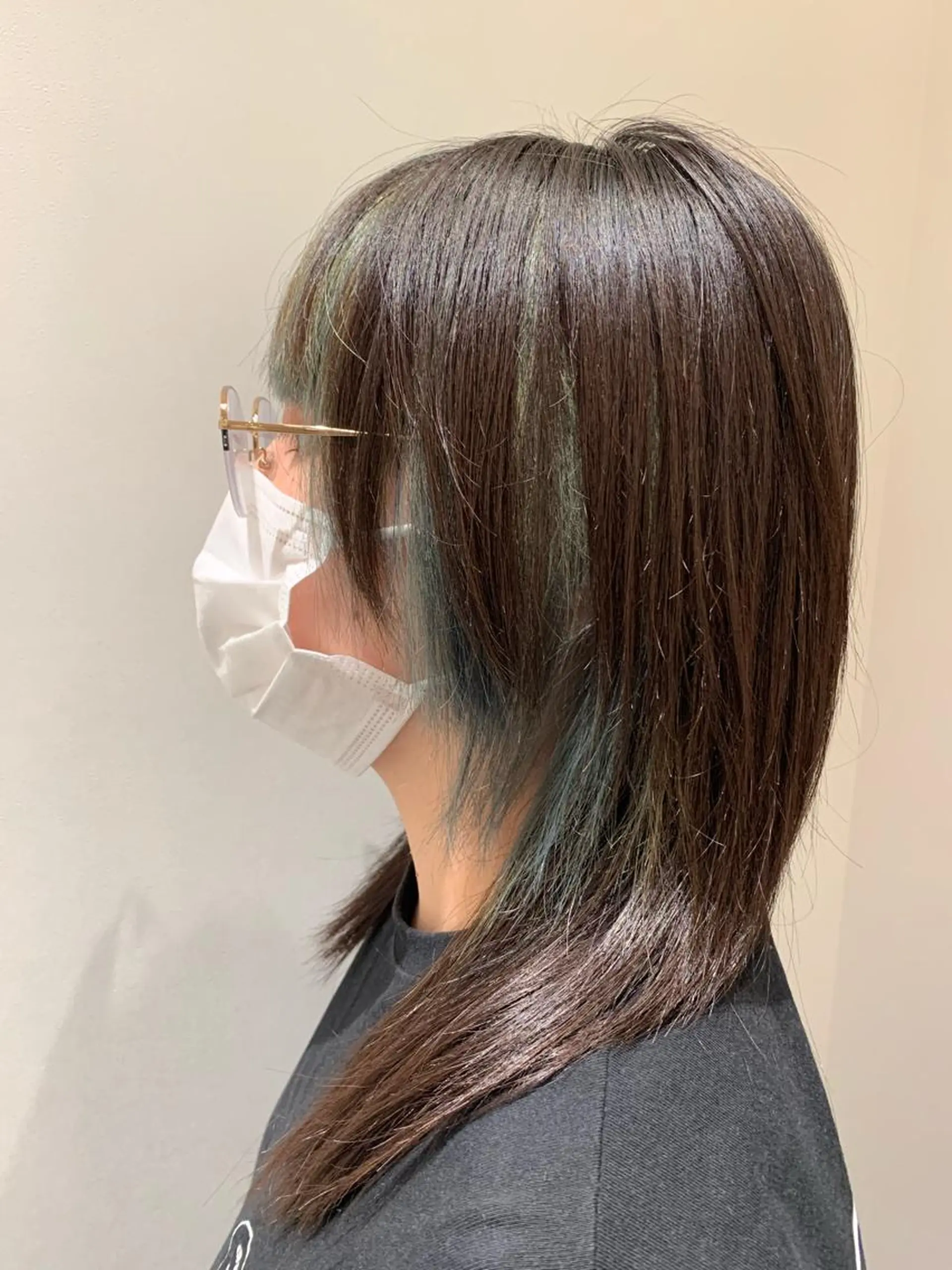 ミディアム カラー 若狭 彩花のヘアスタイル