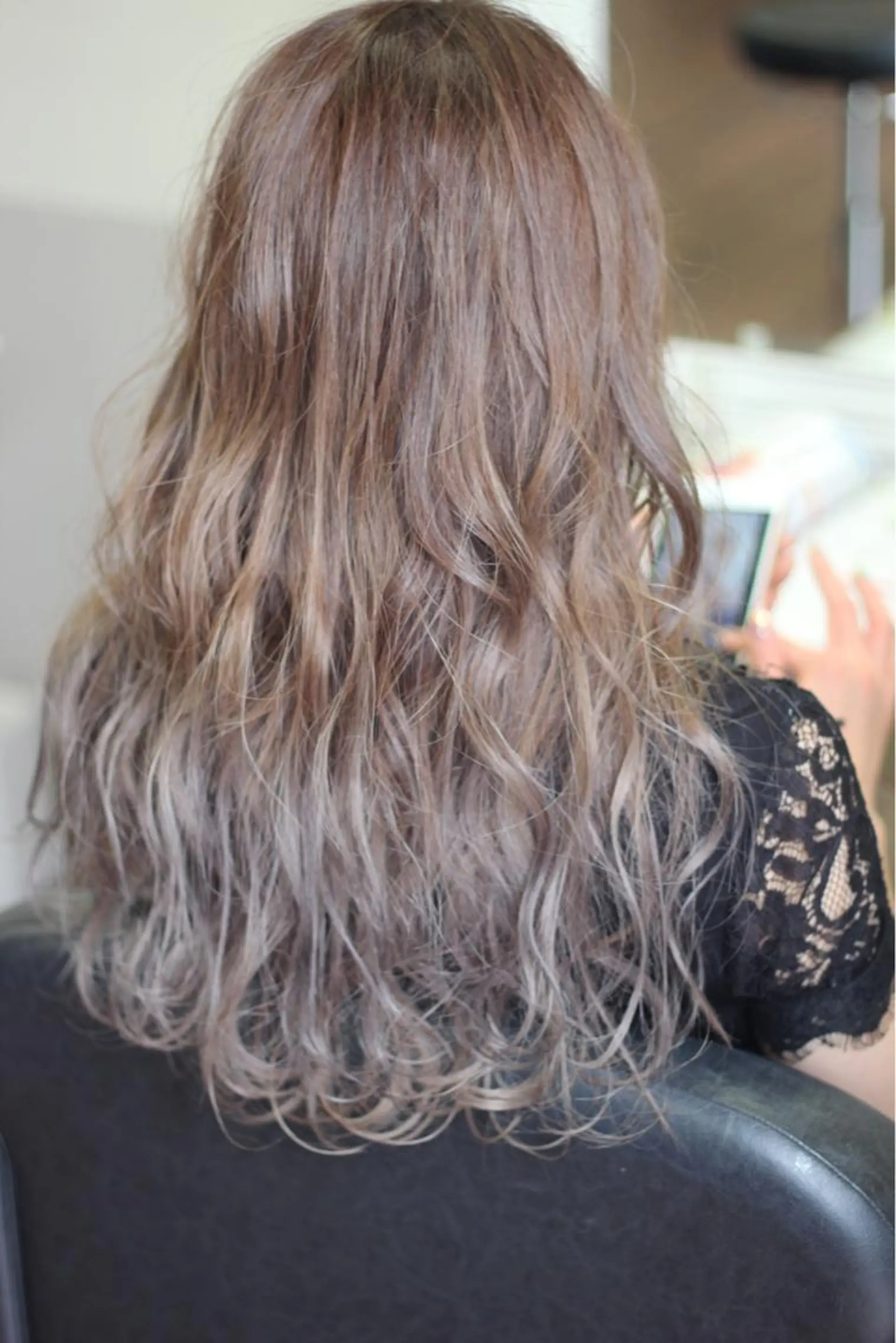 ロング カラー パーマ シルバー ヘアカラー トリートメント 成松 勇治のヘアスタイル