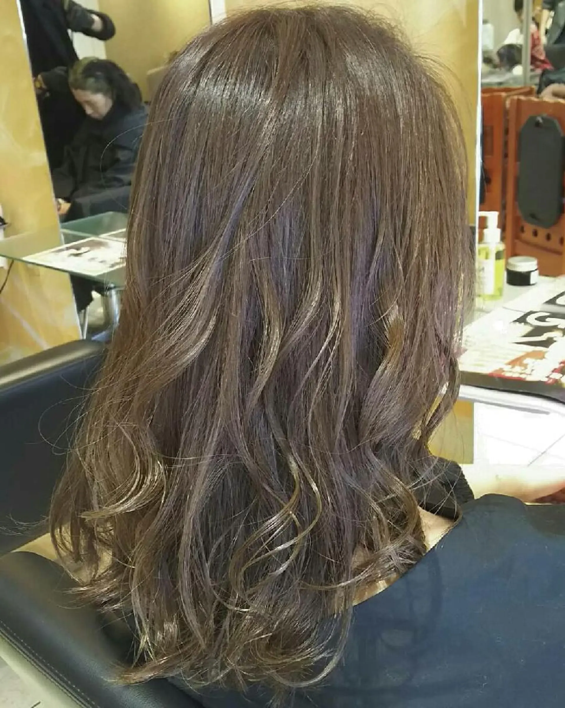 ミディアム カラー ベージュカラー フォギーベージュ SHAFT Ieiriのヘアスタイル