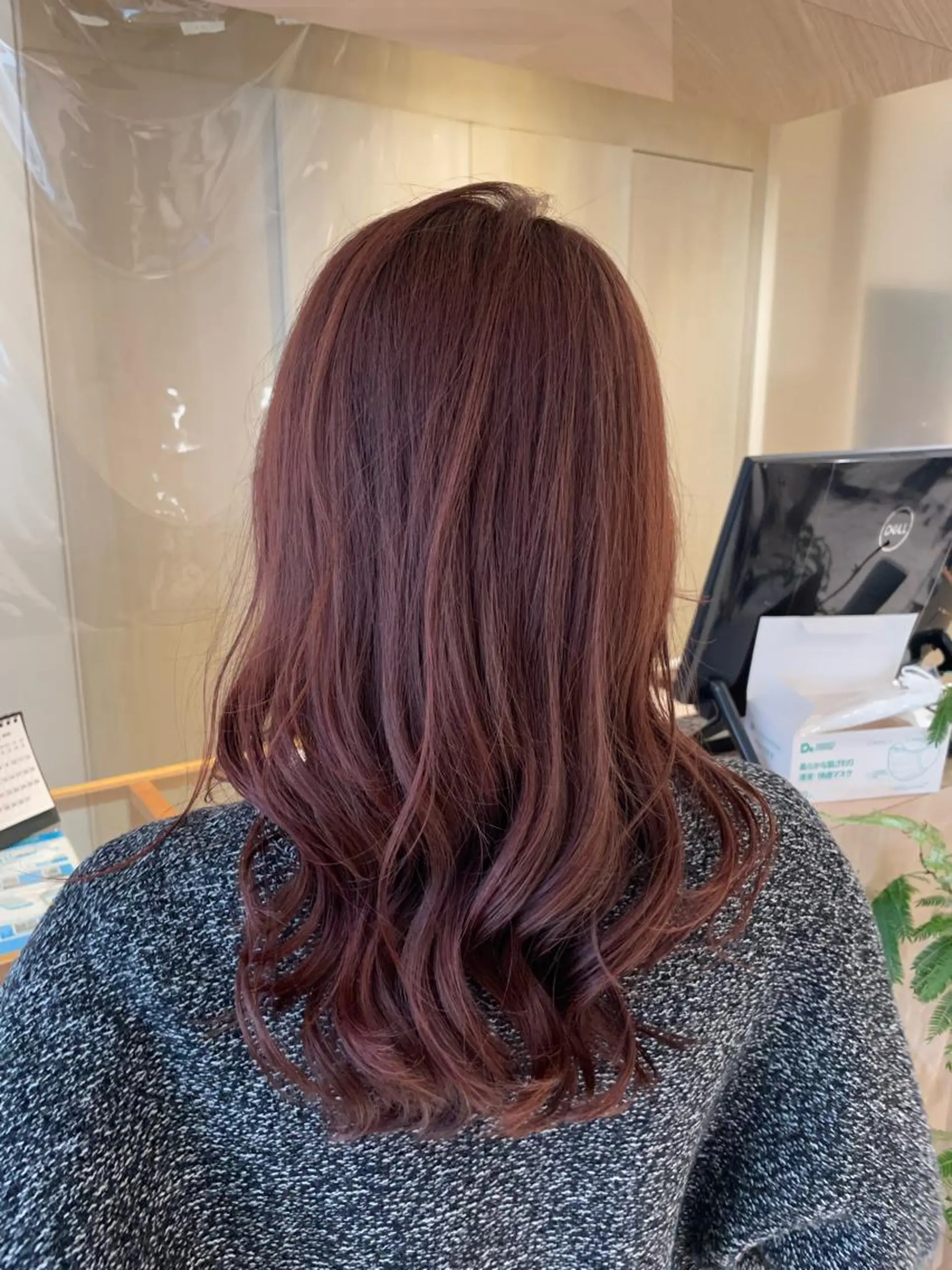 ロング カラー ベージュカラー ブリーチ ブリーチなしカラー ピンクカラー ピンクベージュ CYAN.矢場町店所属・三代 ゆりあのヘアスタイル