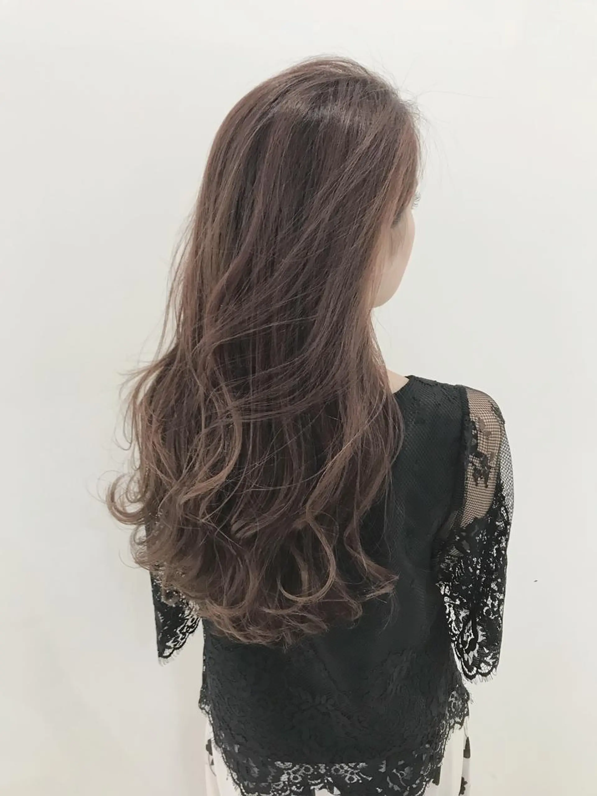 ミディアム due hair 京都駅前店 MILBON オージュア認定サロン【デューヘアー】所属・ハイトーンブリーチ 土坂　由志【京都】のヘアスタイル