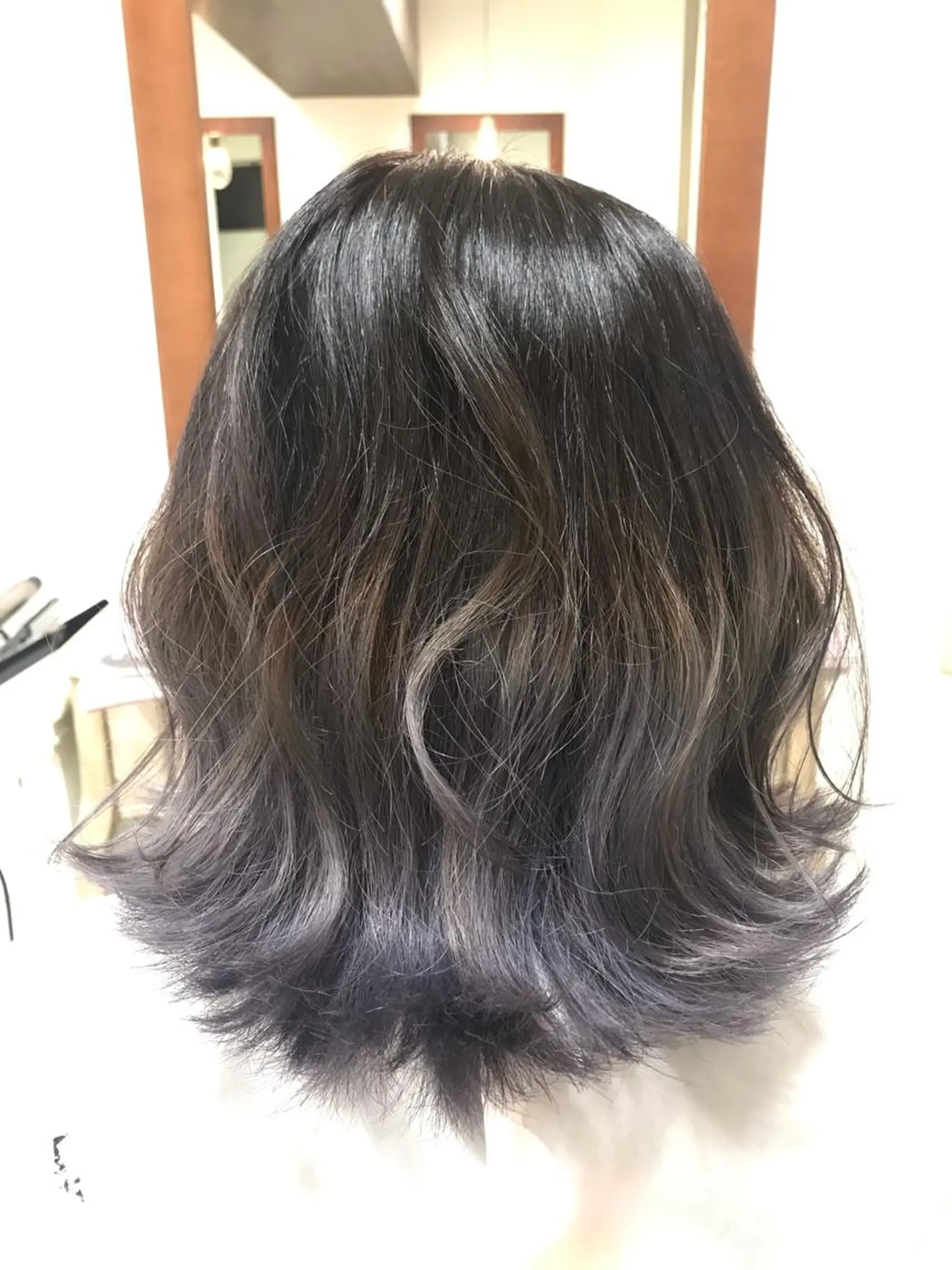 ミディアム カラー ブリーチ グラデーションカラー ボブ 外ハネヘア 本多結香/レイヤー /ハイライトカラーのヘアスタイル