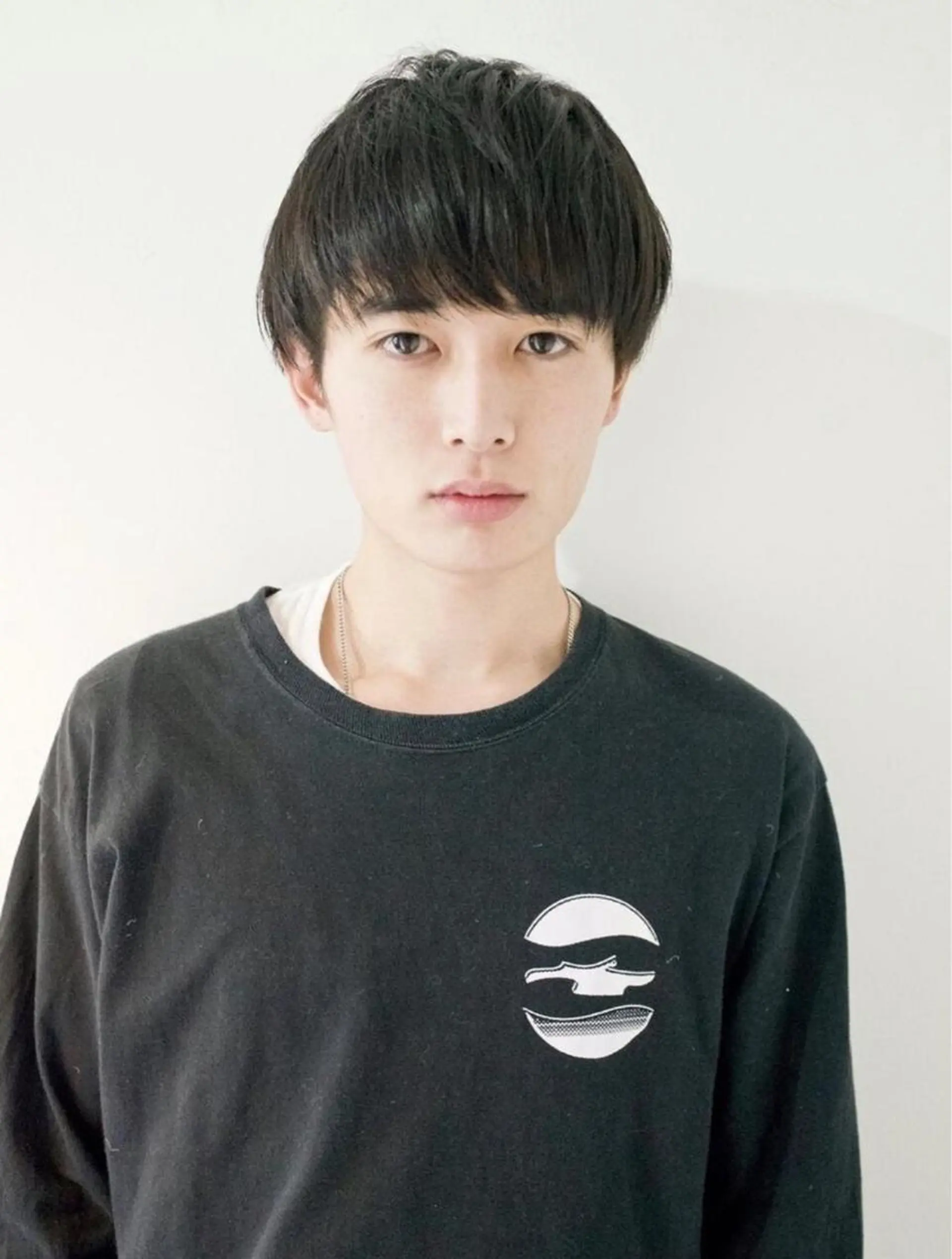 ショート カラー パーマ メンズ メンズバレイヤージュ メンズブリーチ センターパート フェードカット メンズハイライト スパイラルパーマ 🌐hina⭐️のヘアスタイル