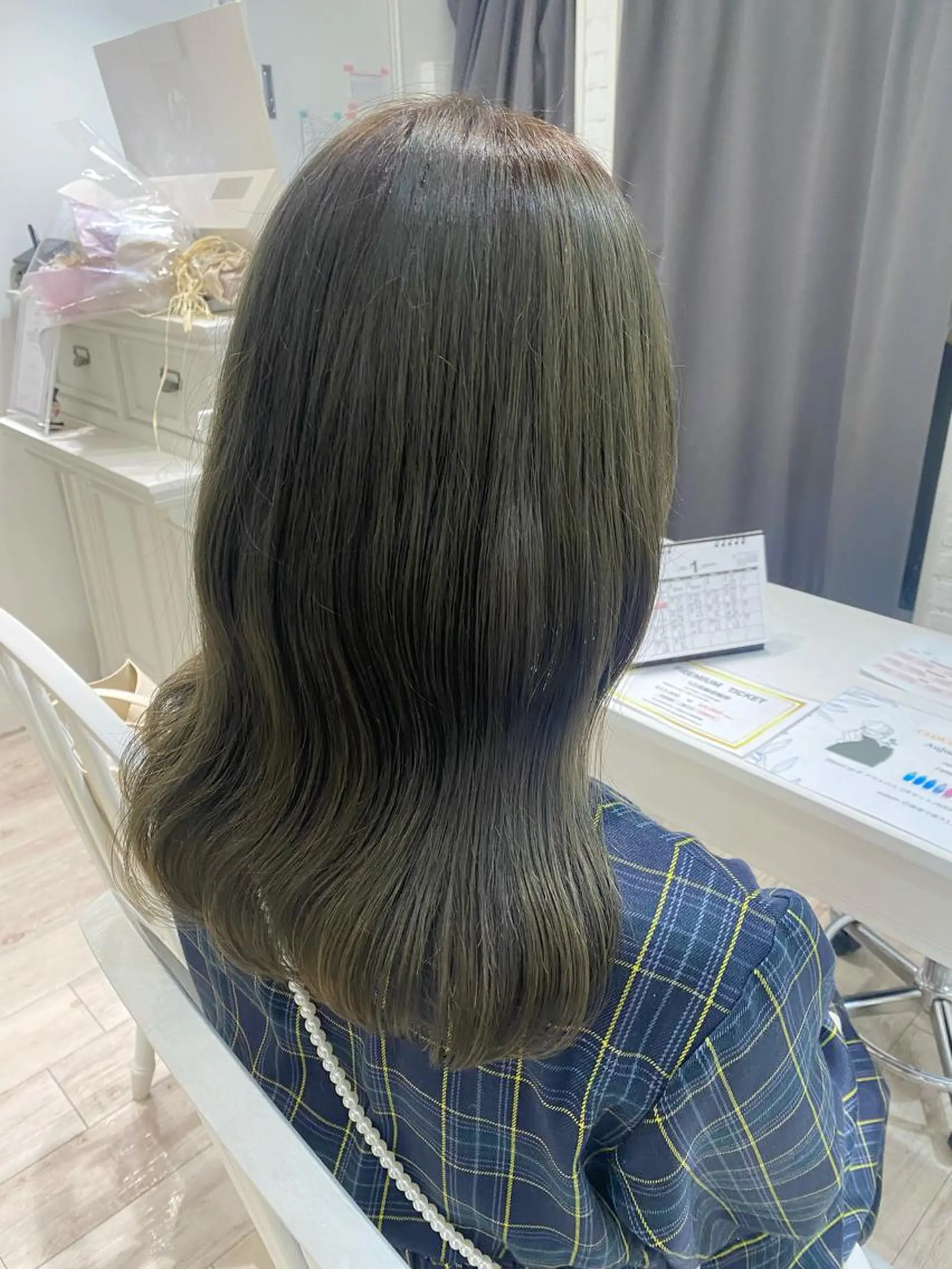 セミロング カラー ブリーチ ブリーチなしカラー ヘアカラー トリートメント Eliss 堀江所属・暖色カラー🎀 門内 梨真のヘアスタイル