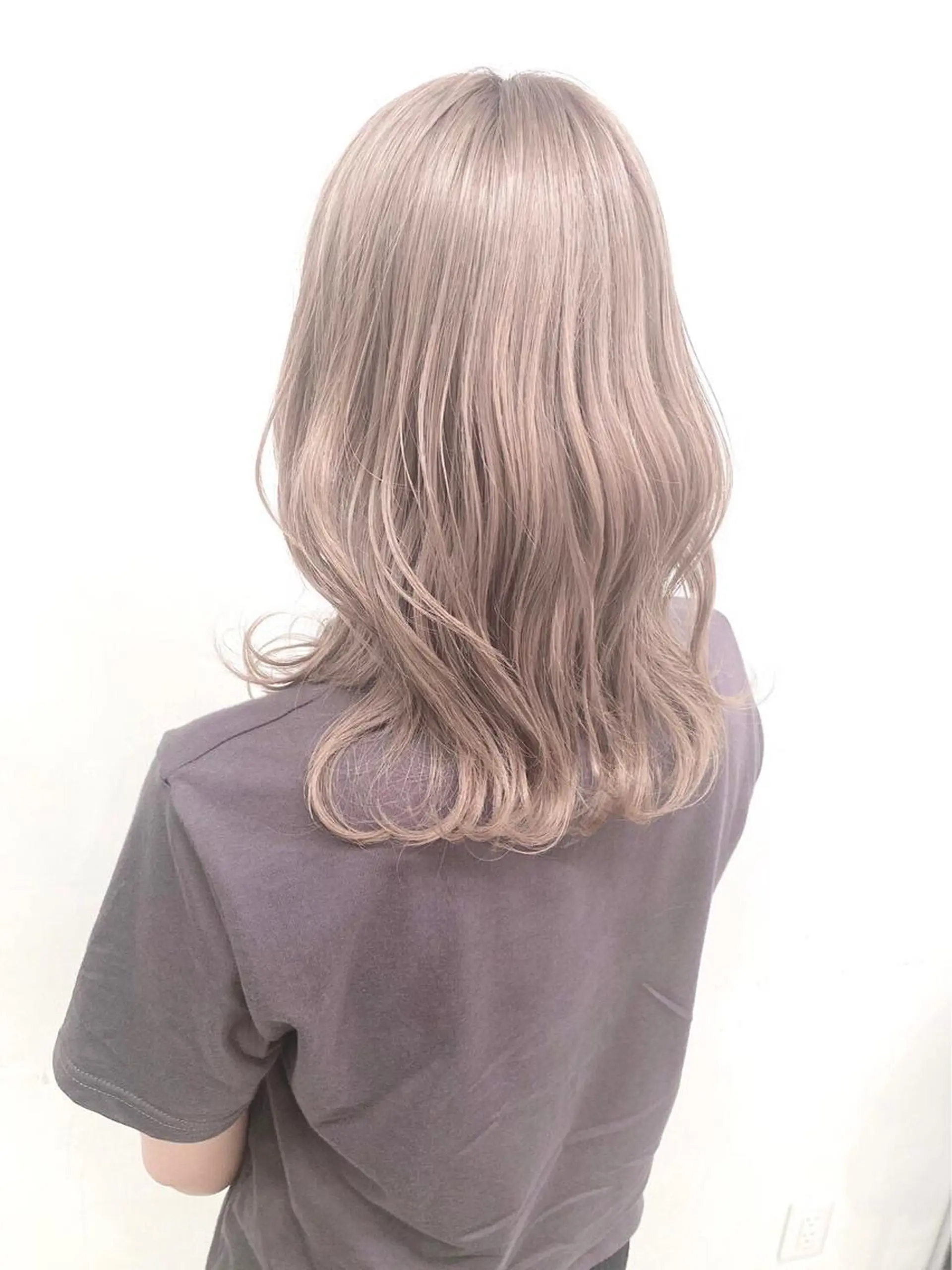 ロング カラー ミルクティーラテ ヘアカラー トリートメント ヘアセット 透明感カラー🤍 Kaitoのヘアスタイル