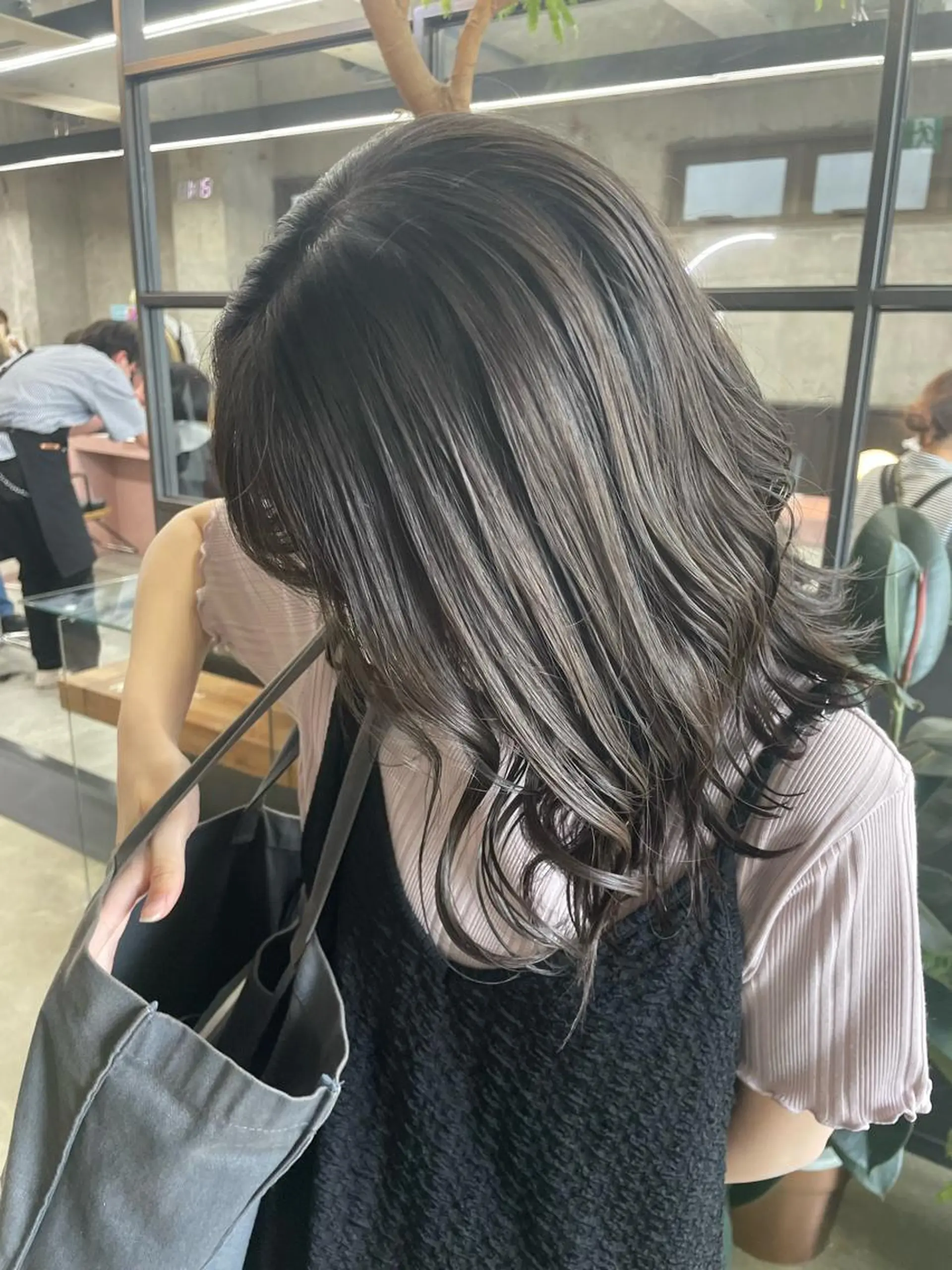 セミロング 鈴木瑛里／ブロンド ベージュ／男女のヘアスタイル