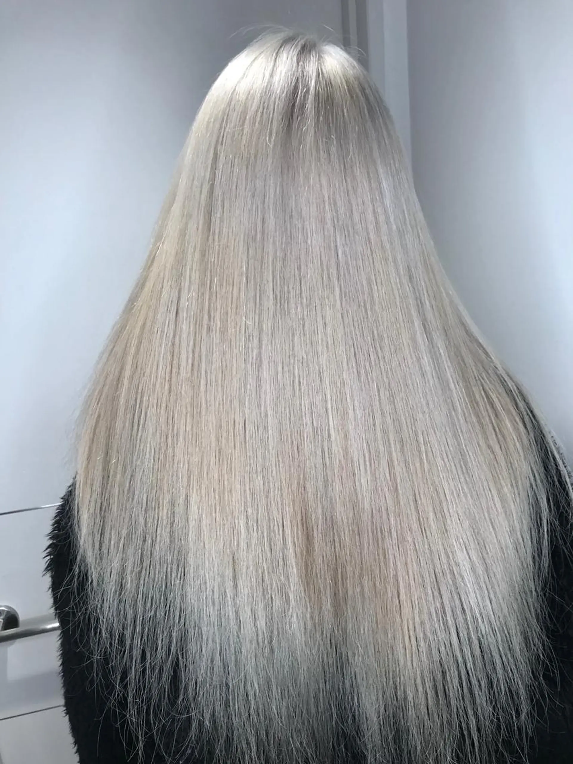 ロング ハイトーン髪質改善 家中貴典のヘアスタイル