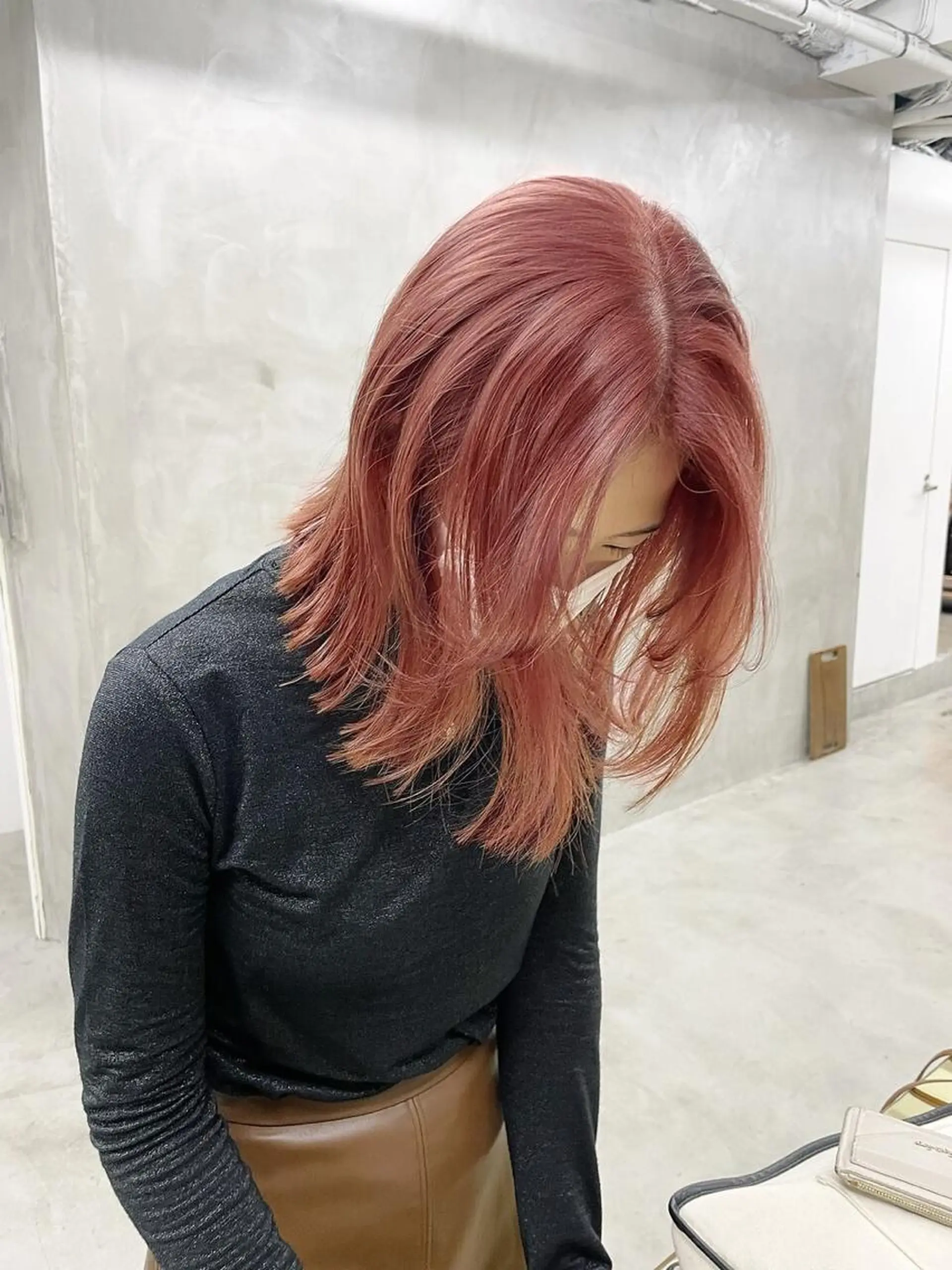 ミディアム カラー パーマ ヘアアレンジ メンズ ミディアムパーマ メンズバレイヤージュ メンズブリーチ センターパート フェードカット ヘアカラー トリートメント ハイトーン/レイヤー 🌸さくらのヘアスタイル