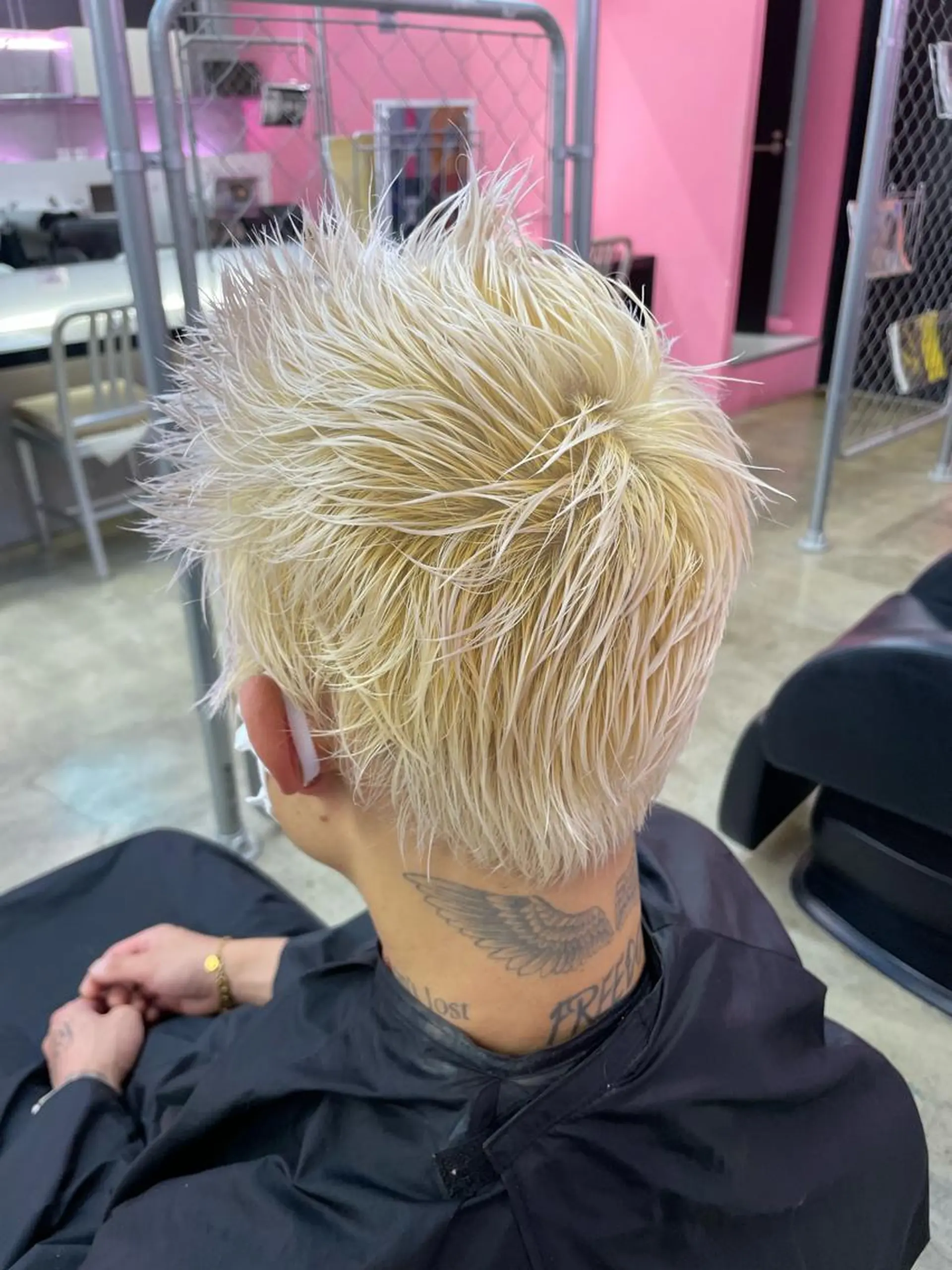 ショート カラー メンズ ヘアカラー トリートメント ザクザクレイヤー 🍀/ブリーチ/小田のヘアスタイル