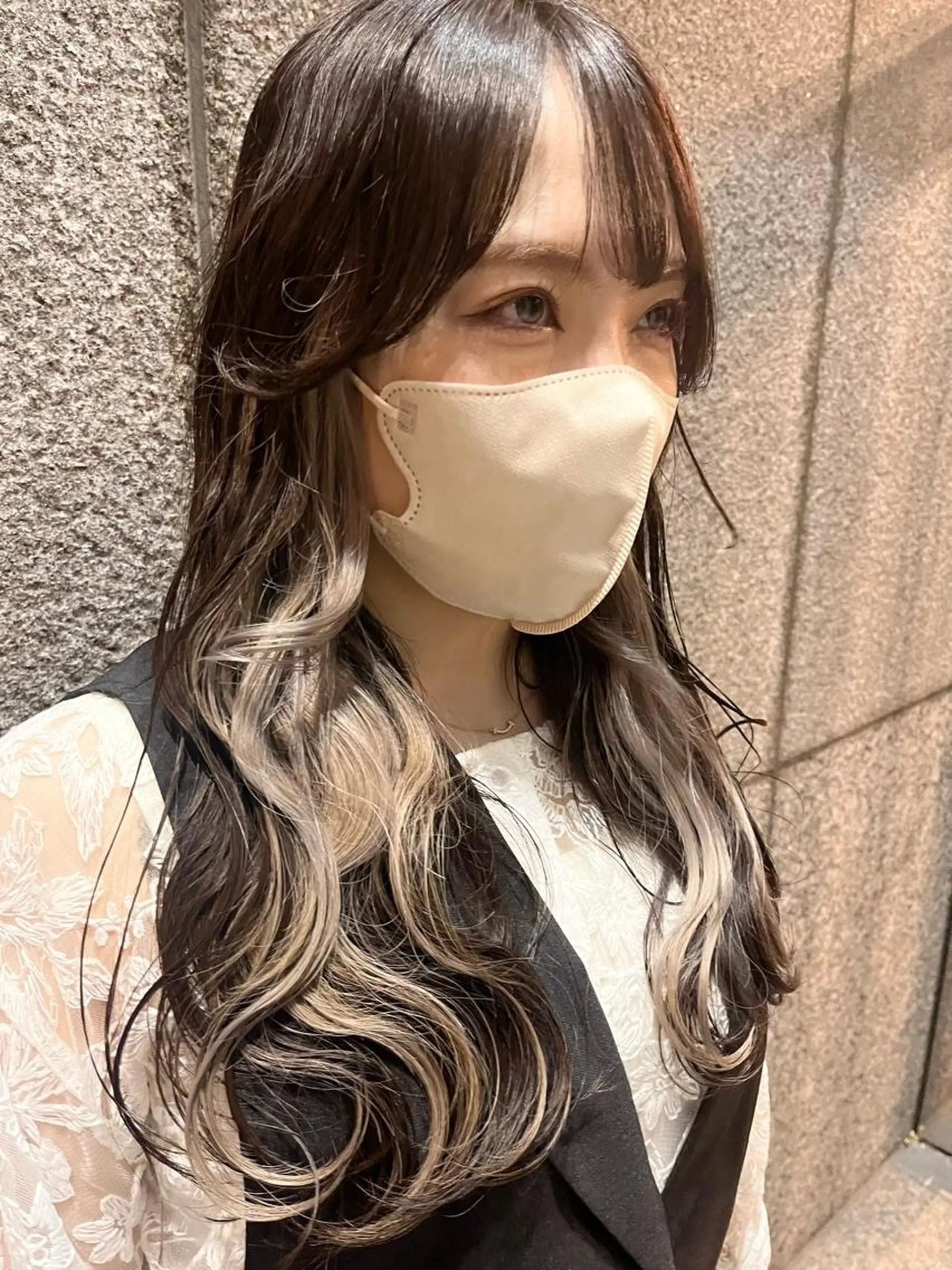 ロング カラー ベージュカラー イヤリングカラー インナーカラー ホワイトベージュ 長谷川 湧のヘアスタイル