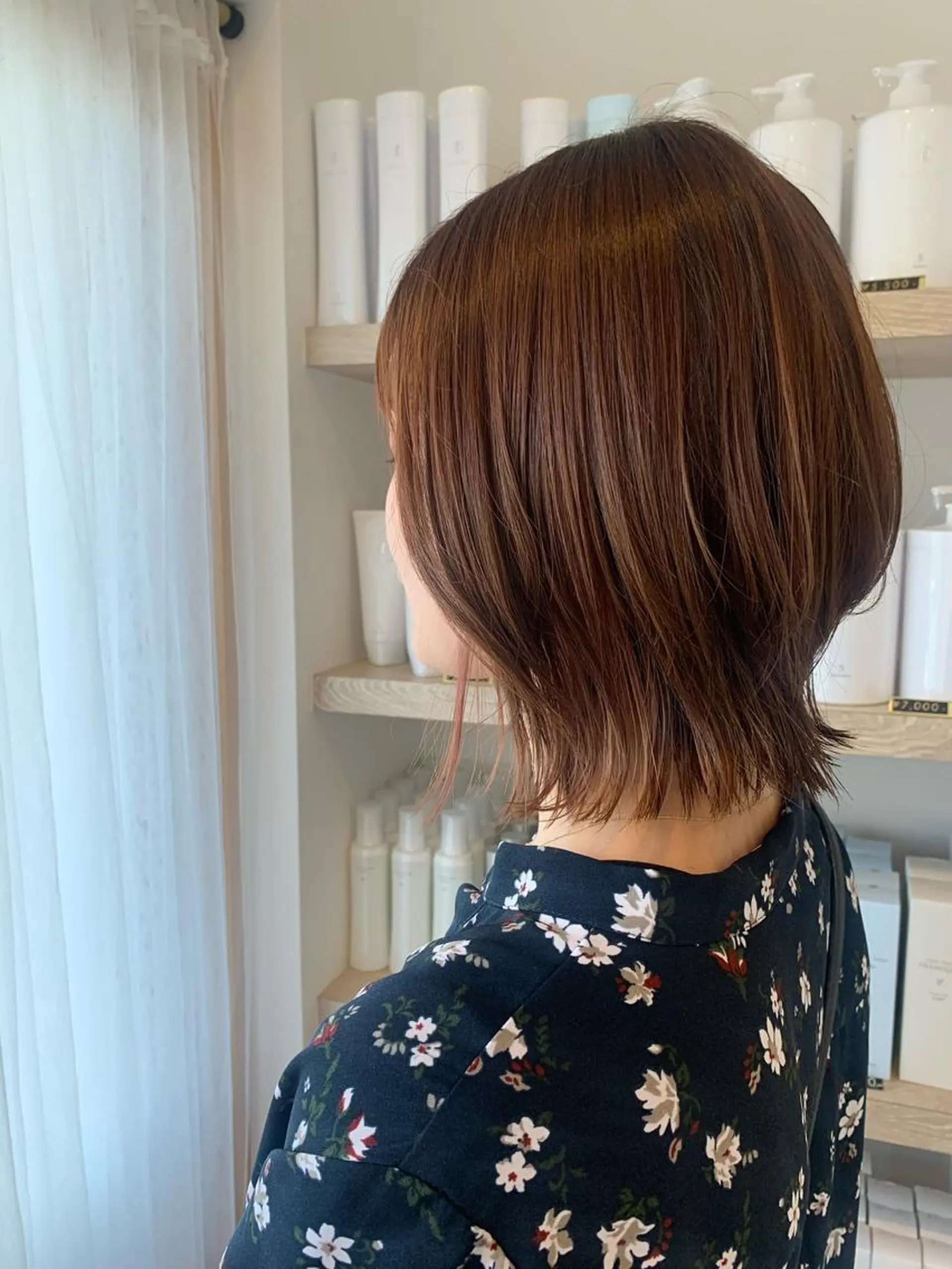 ミディアム カラー ピンクカラー ボブ くびれヘア カット ヘアカラー cher. 新井瑞希のヘアスタイル