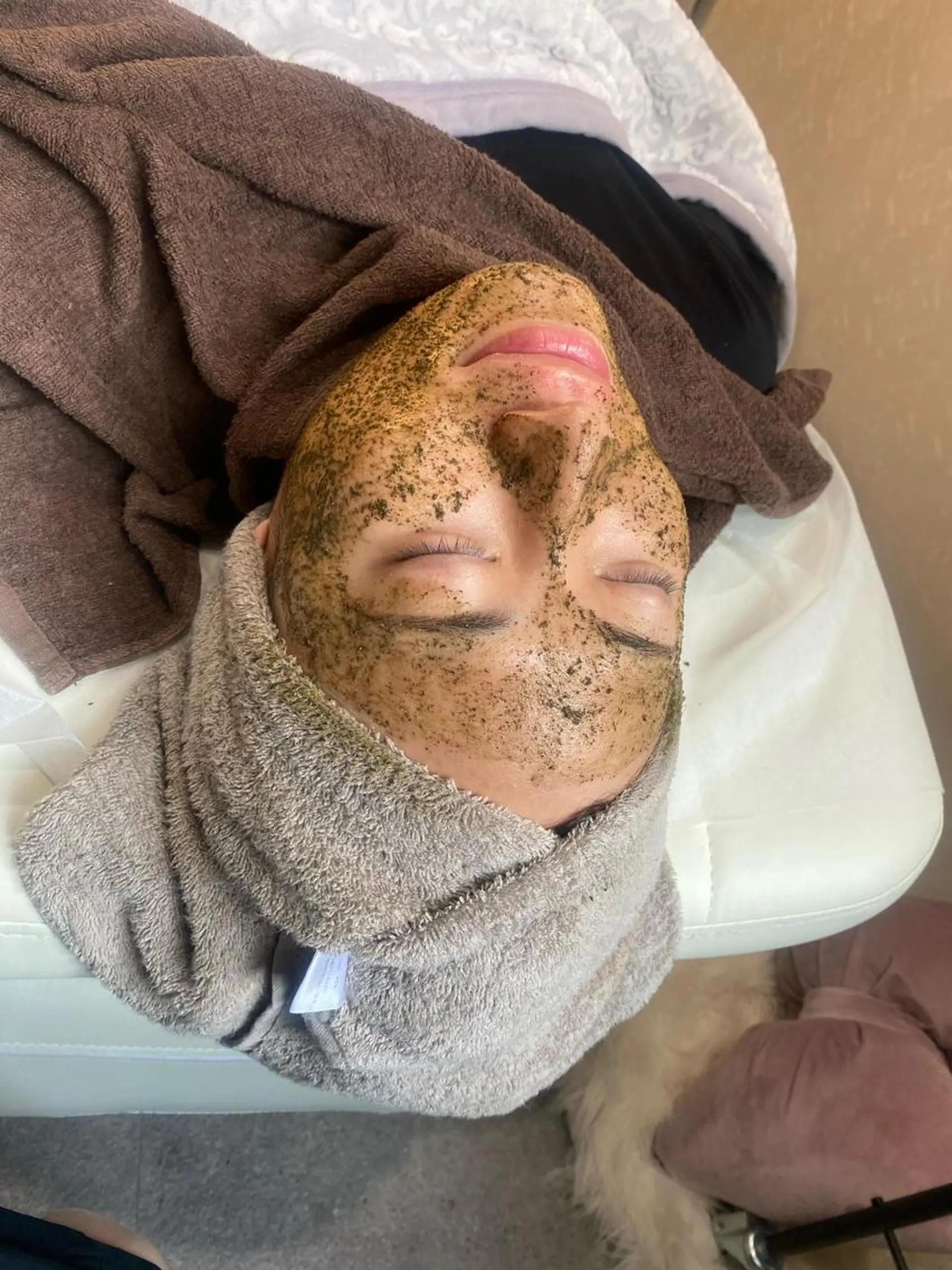 エステ ハーブピーリング/韓国肌管理/フェイシャル/毛穴洗浄/眉毛/顔脱毛【糸脱毛専門】rev所属・ハーブピーリング🌹 毛穴洗浄❤️眉waxのエステ・リラクイメージ