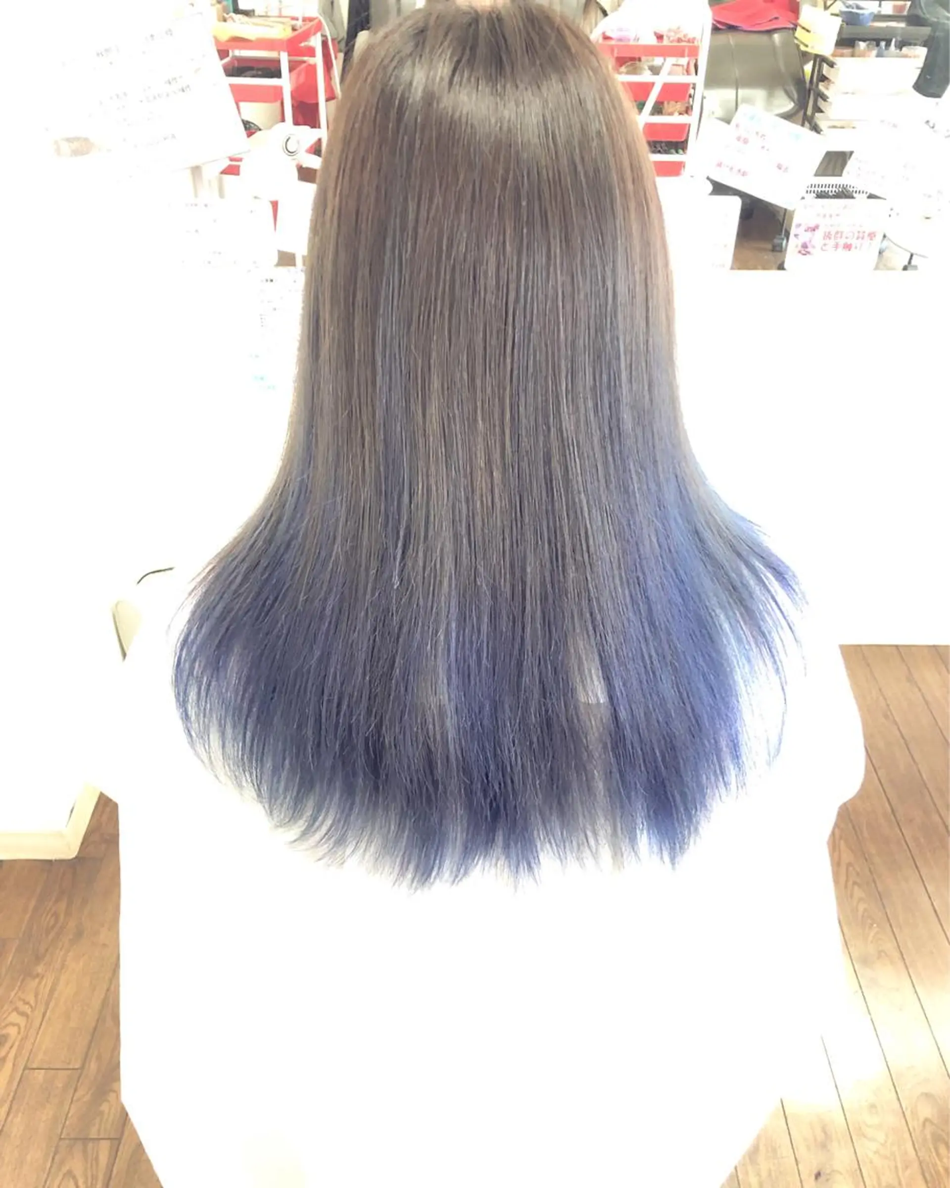 セミロング カラー ブルーカラー グラデーションカラー ヘアカラー GLAD 萩原のヘアスタイル