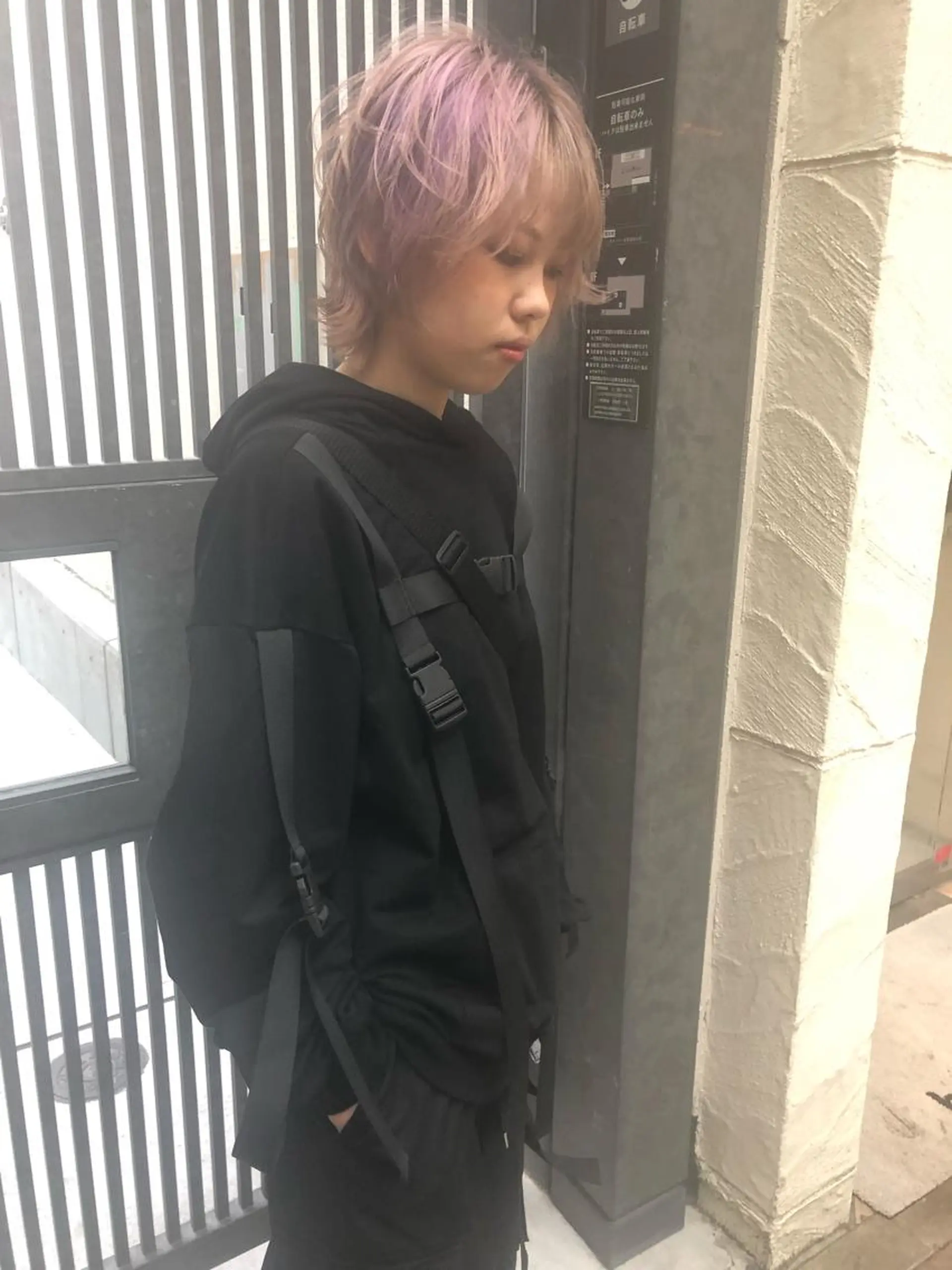 ショート カラー ウルフカット／吉村 桃子のヘアスタイル