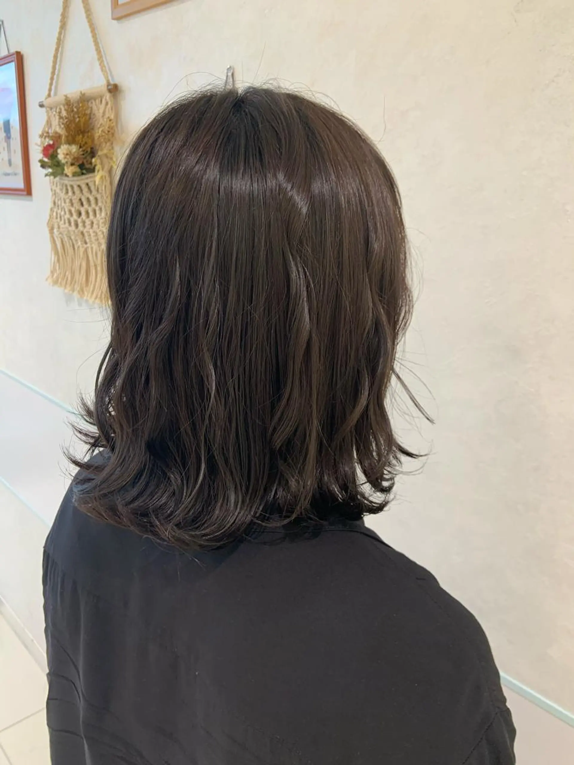 ミディアム カラー パーマ ヘアアレンジ ハイトーンカラー🤍 山下 優華のヘアスタイル