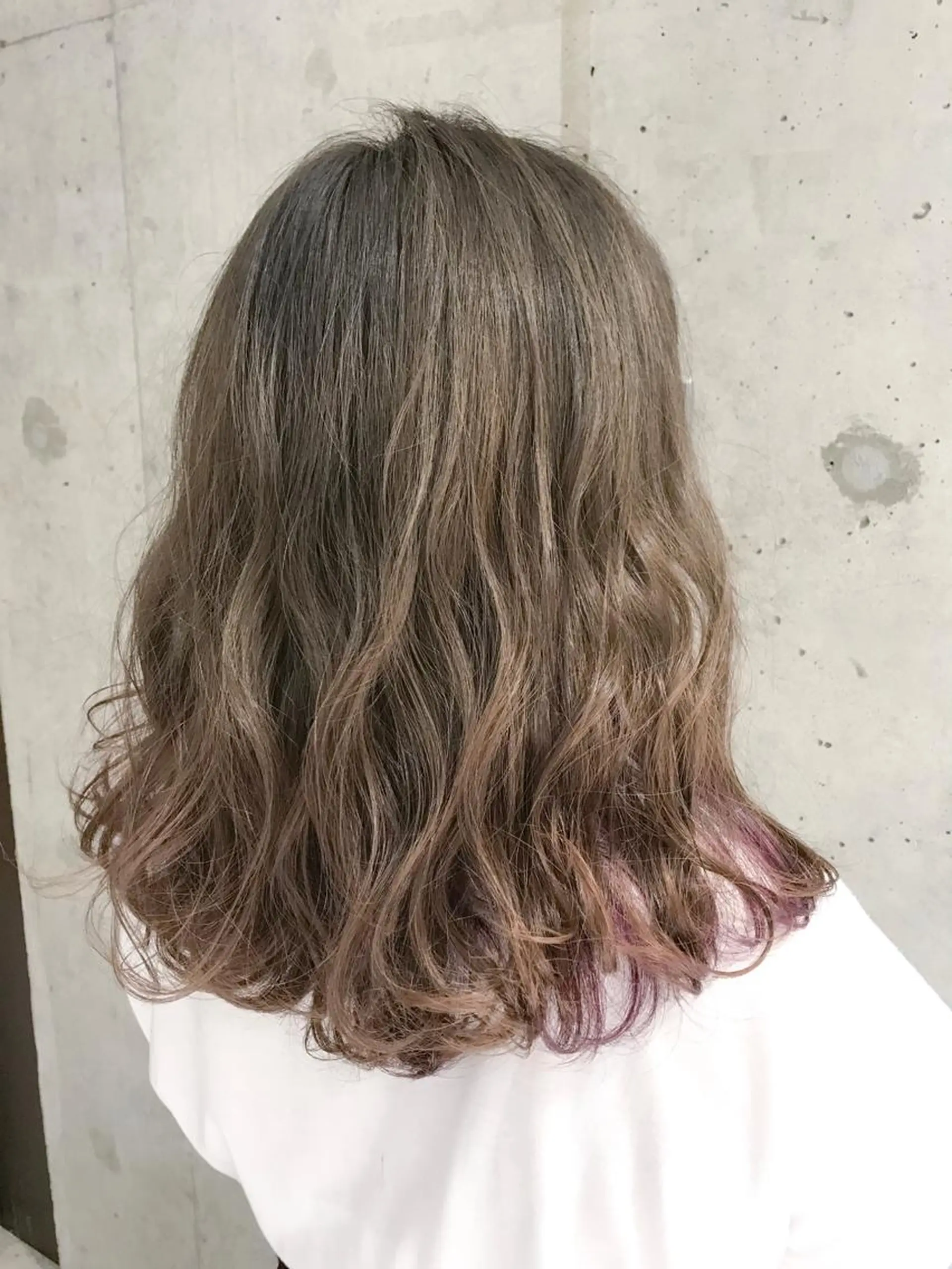 セミロング カラー ヘアアレンジ ハイライトカラー バイオレットカラー ハイライト カット ヘアカラー トリートメント 今井 由佳のヘアスタイル