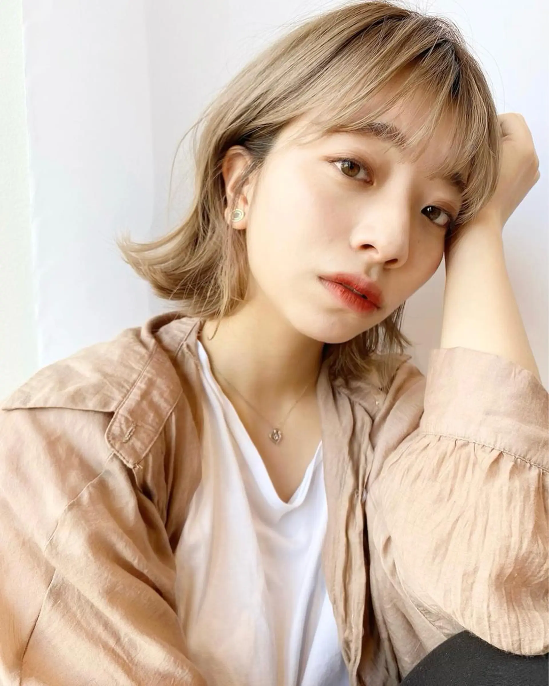 ショート カラー ベージュカラー 透明感カラー ダブルカラー ハイトーンカラー ハイトーンベージュ カット ヘアカラー ボブ・レイヤーカット 吉敷航一のヘアスタイル