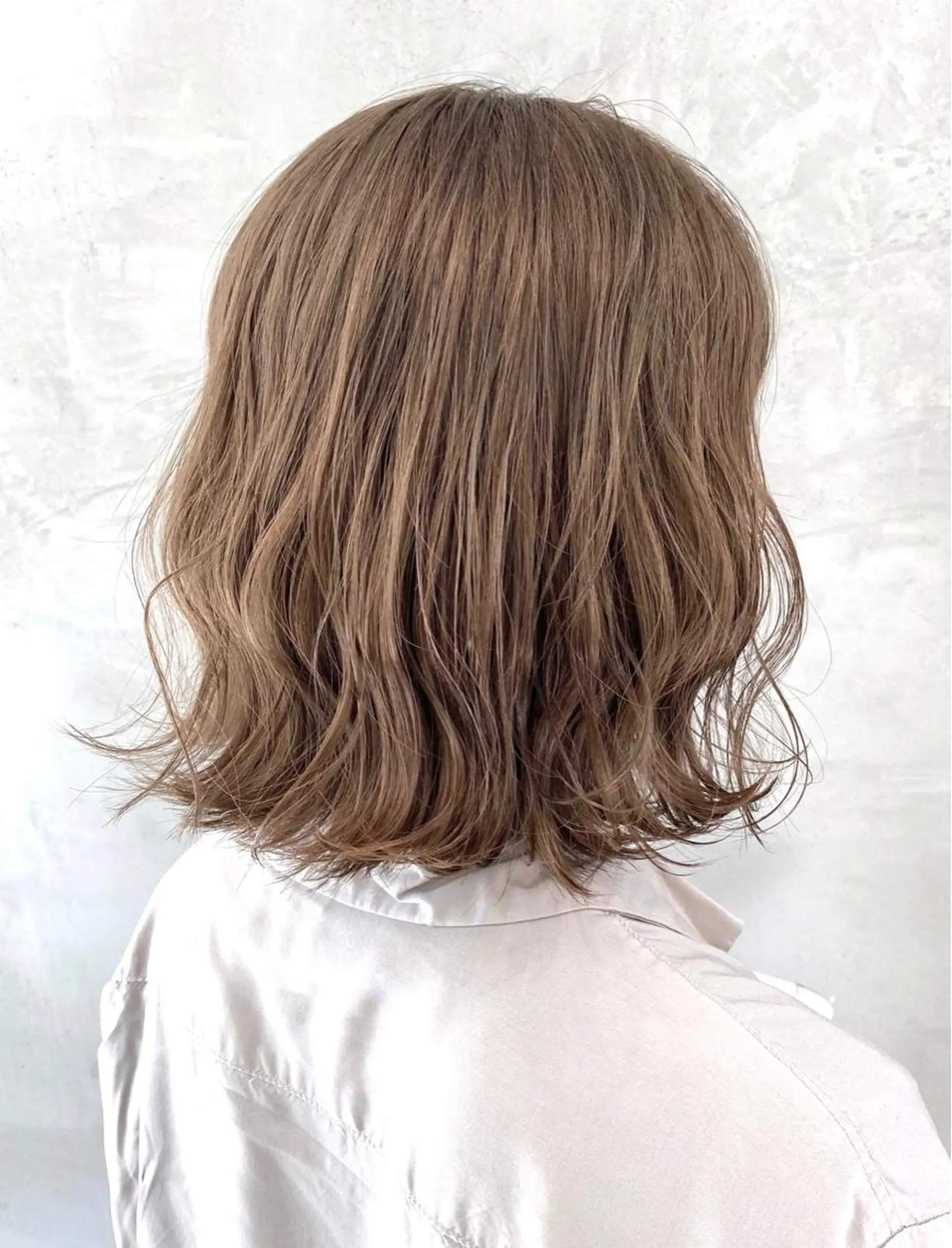 ショート カラー ベージュカラー ブリーチ ミルクティーベージュ ブリーチなしカラー 🫧透明感カラー🫧 OIKAWAのヘアスタイル